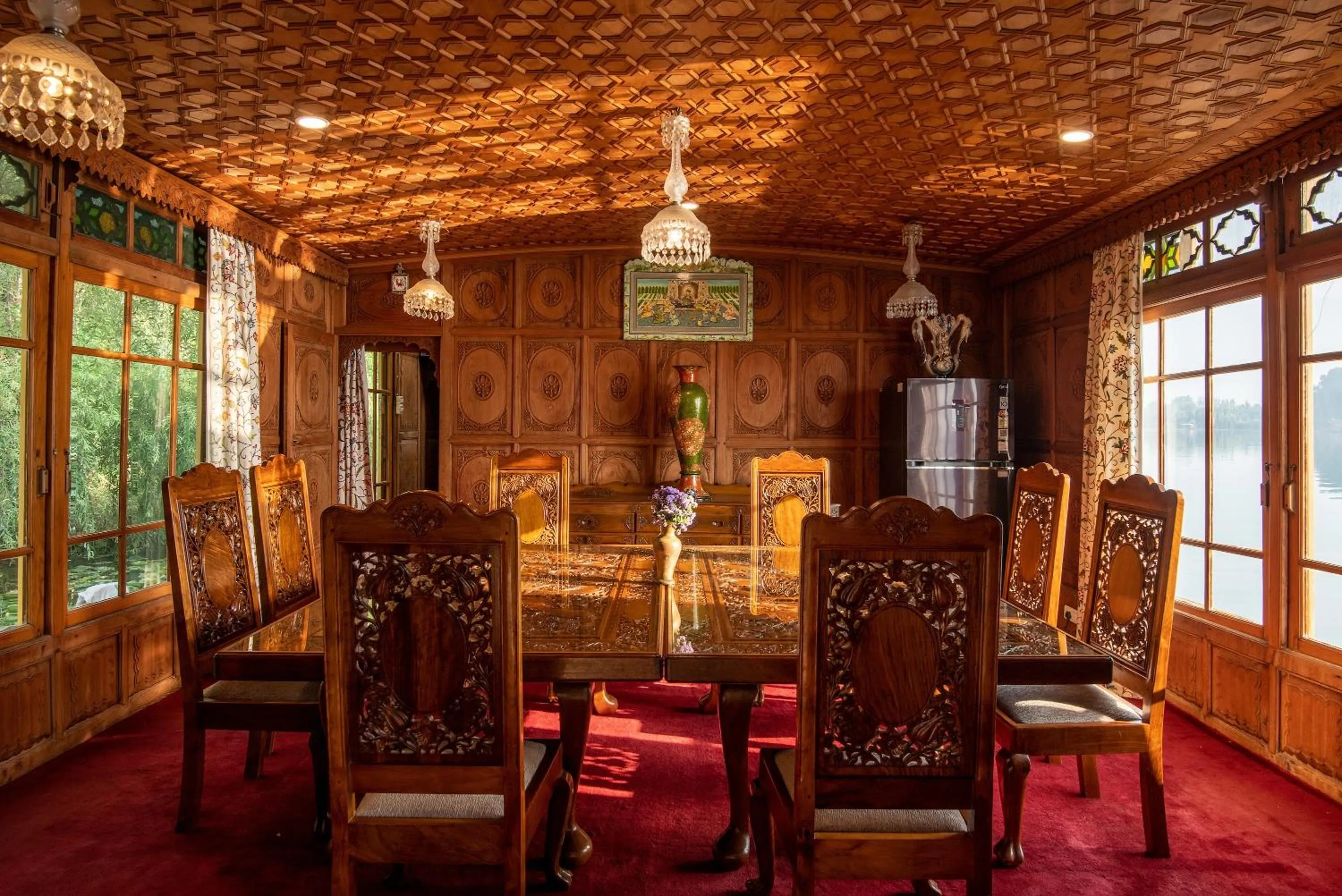 Restaurant/places to eat in Mascot Houseboats