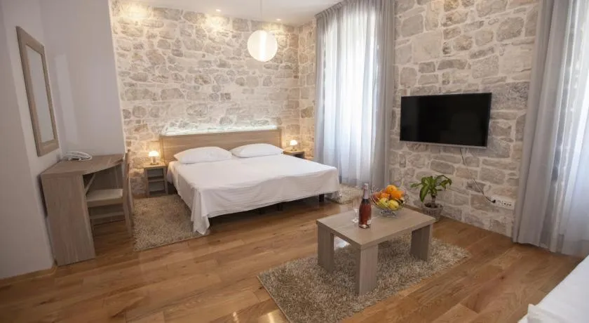 Bed in Tifani Luxury Rooms 2