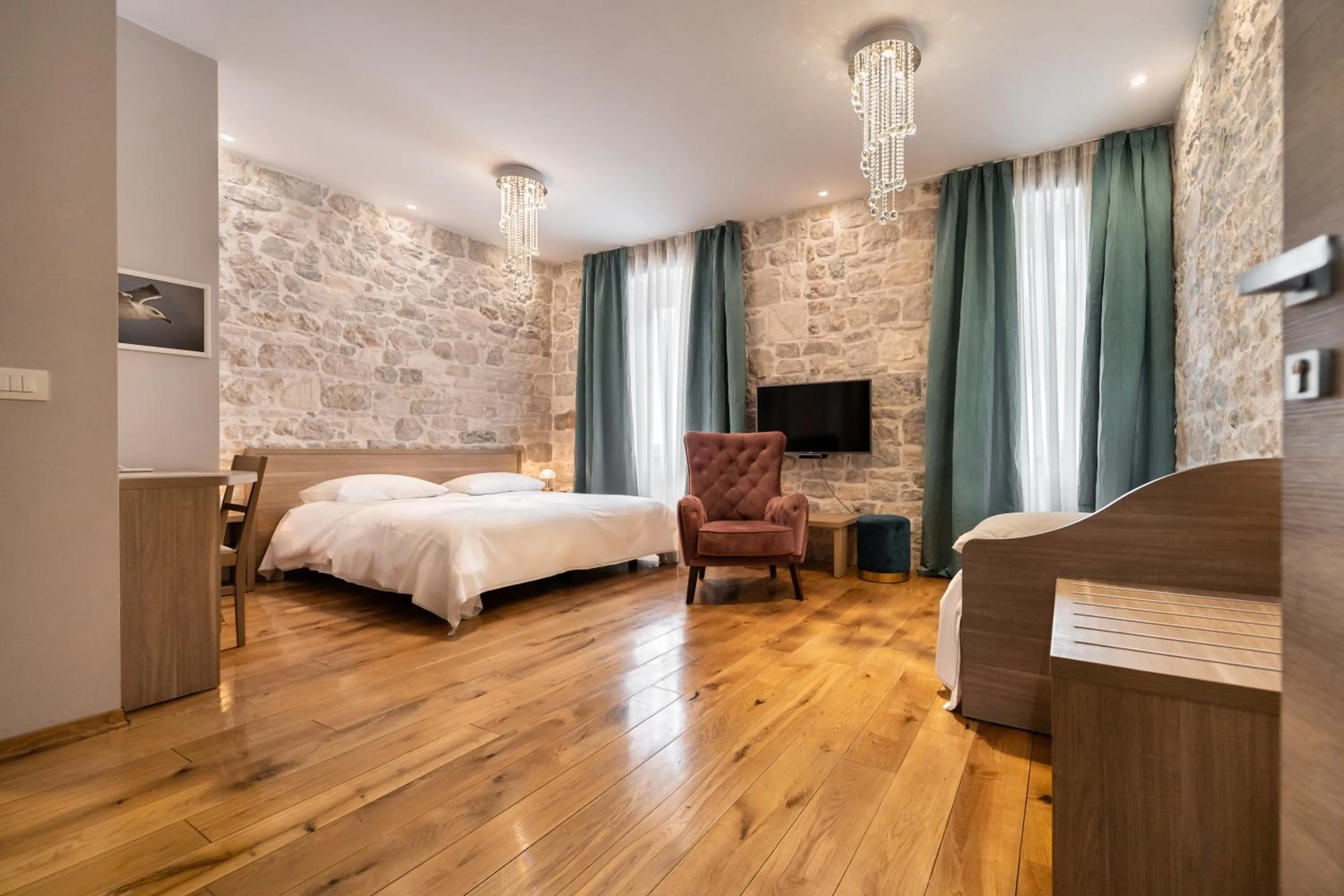 Bed in Tifani Luxury Rooms 2