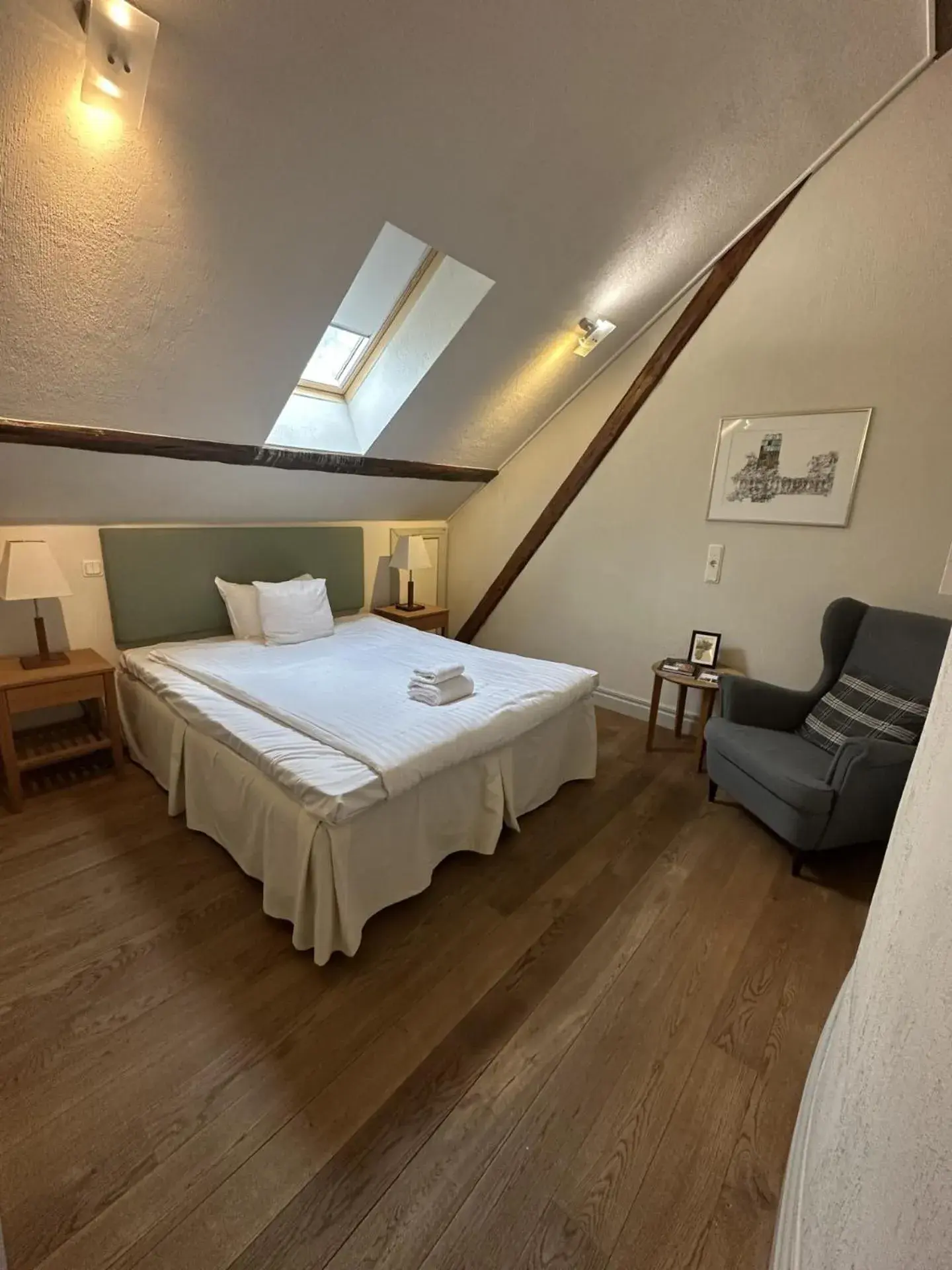 Queen Room - single occupancy in Flädie Mat & Vingård Queen Room - single occupancy in Flädie Mat & Vingård