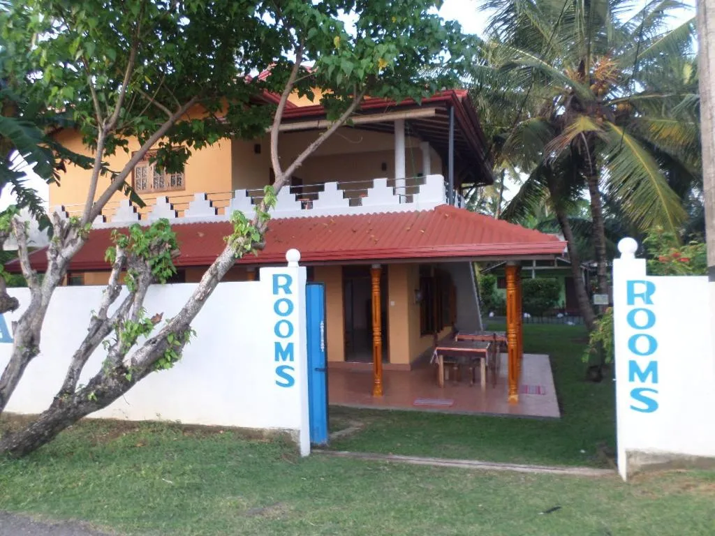 Property building in Hot Tuna Surfers Rest Midigama