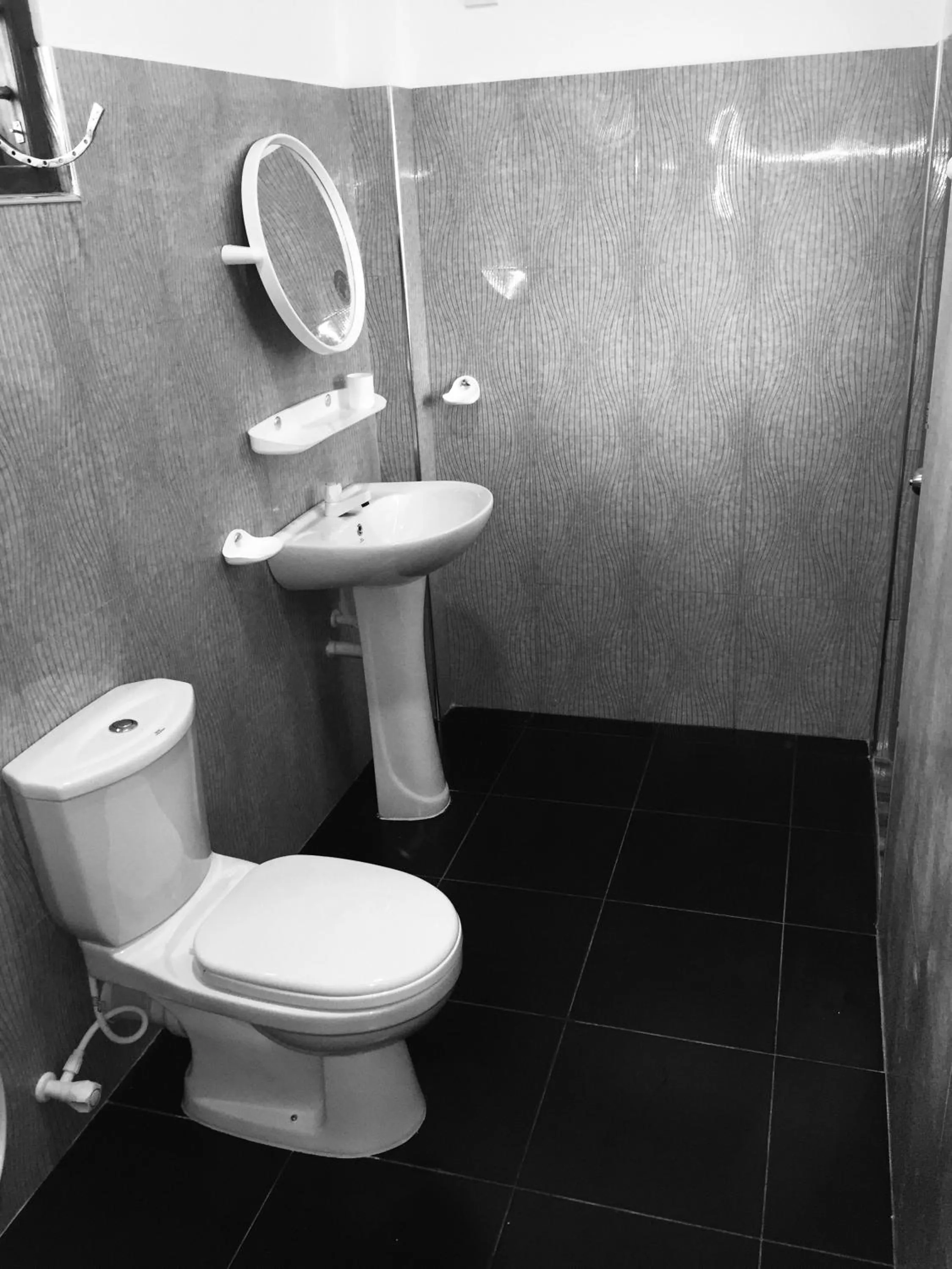 Bathroom in Hot Tuna Surfers Rest Midigama