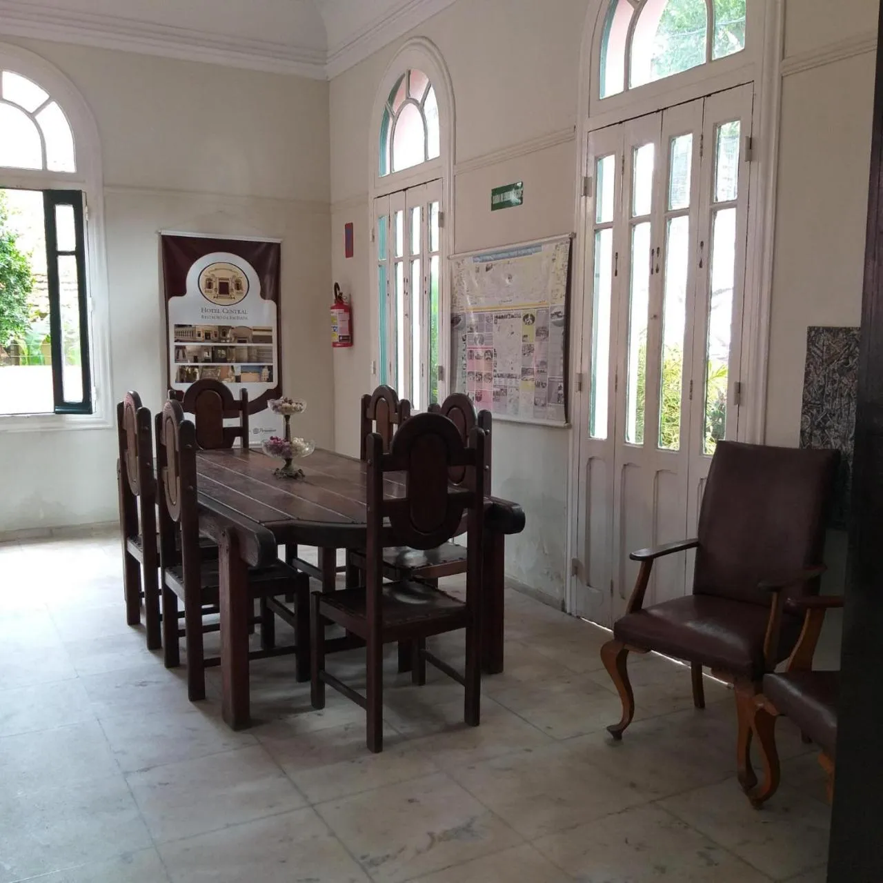 Communal lounge/ TV room in Hotel Central