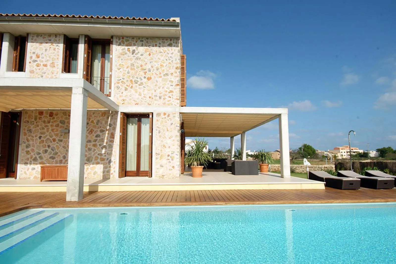 Property building in Villa Barcares Gran for 10, pool, gym and close to beach