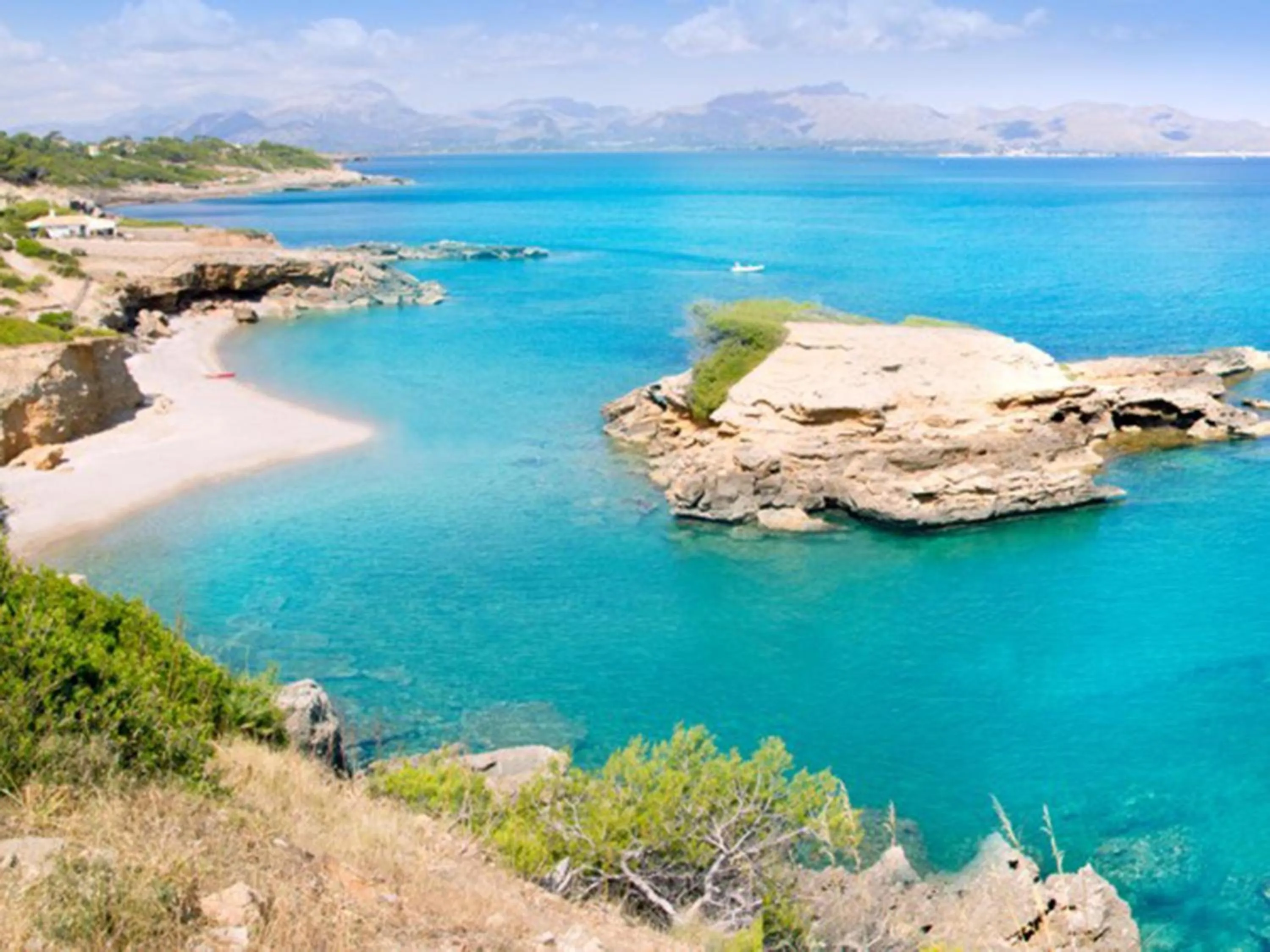 Natural landscape in Villa Barcares Gran for 10, pool, gym and close to beach