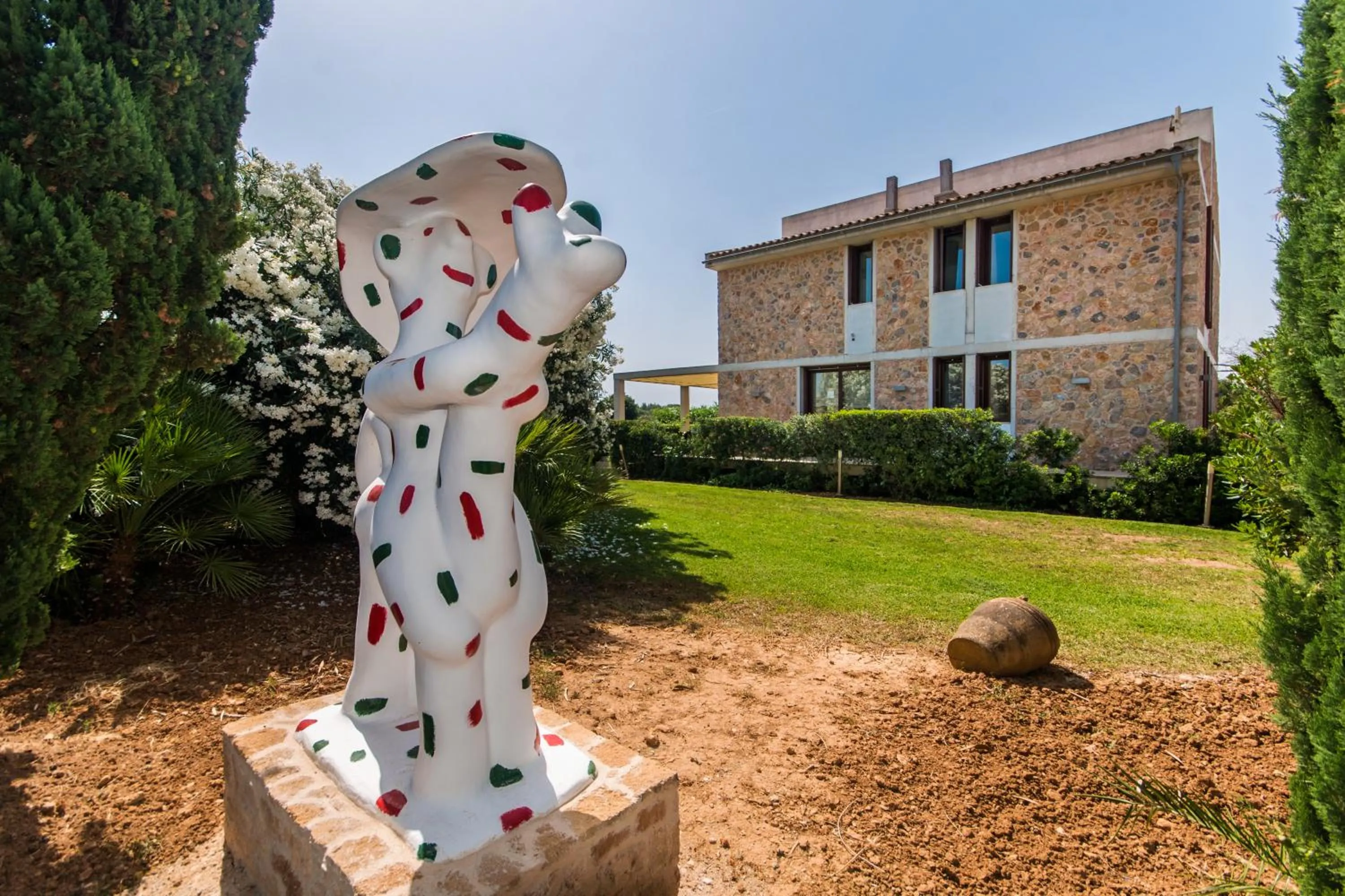 Property building in Villa Barcares Gran for 10, pool, gym and close to beach