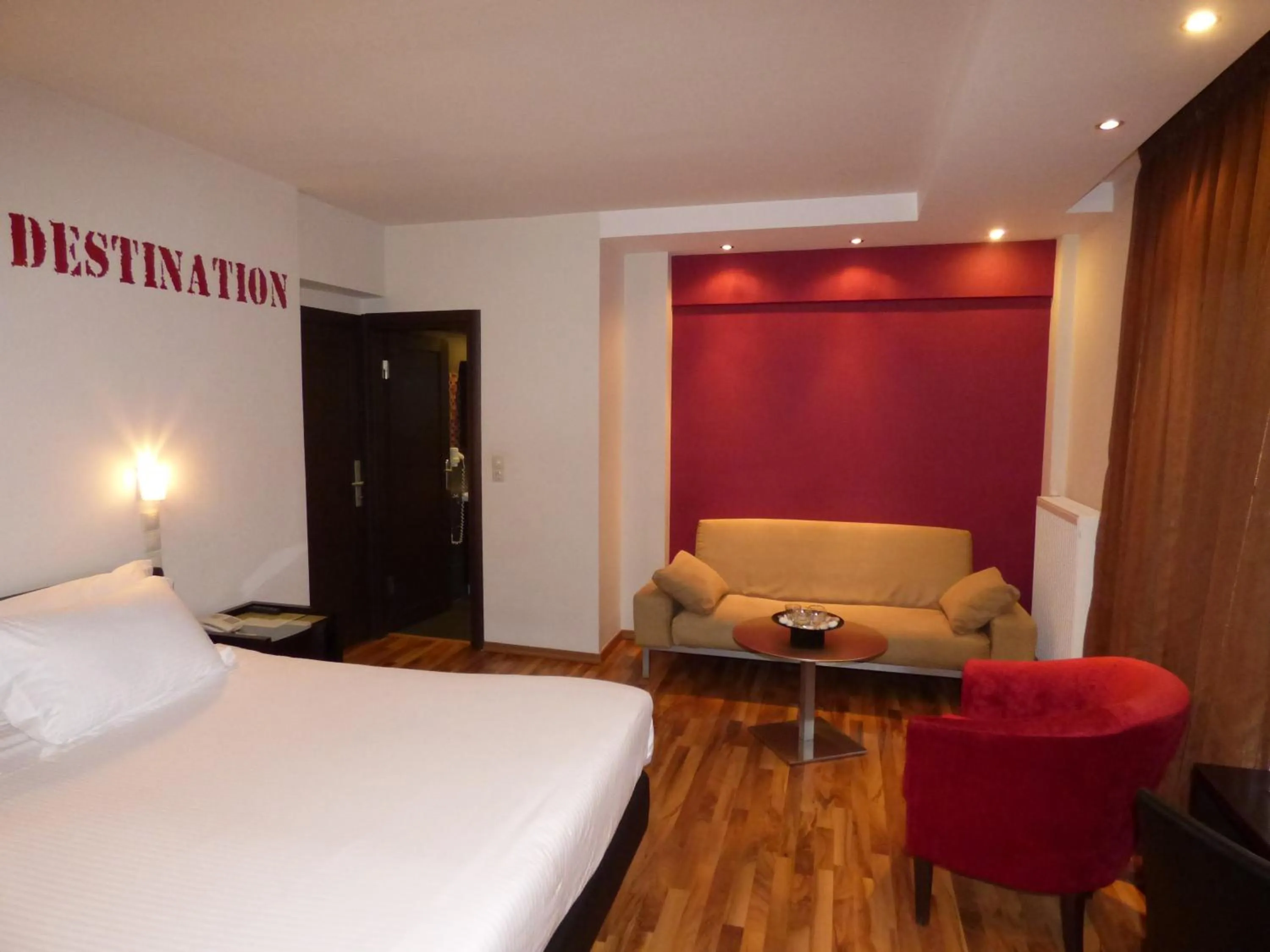 Photo of the whole room, Bed in Athens Habitat