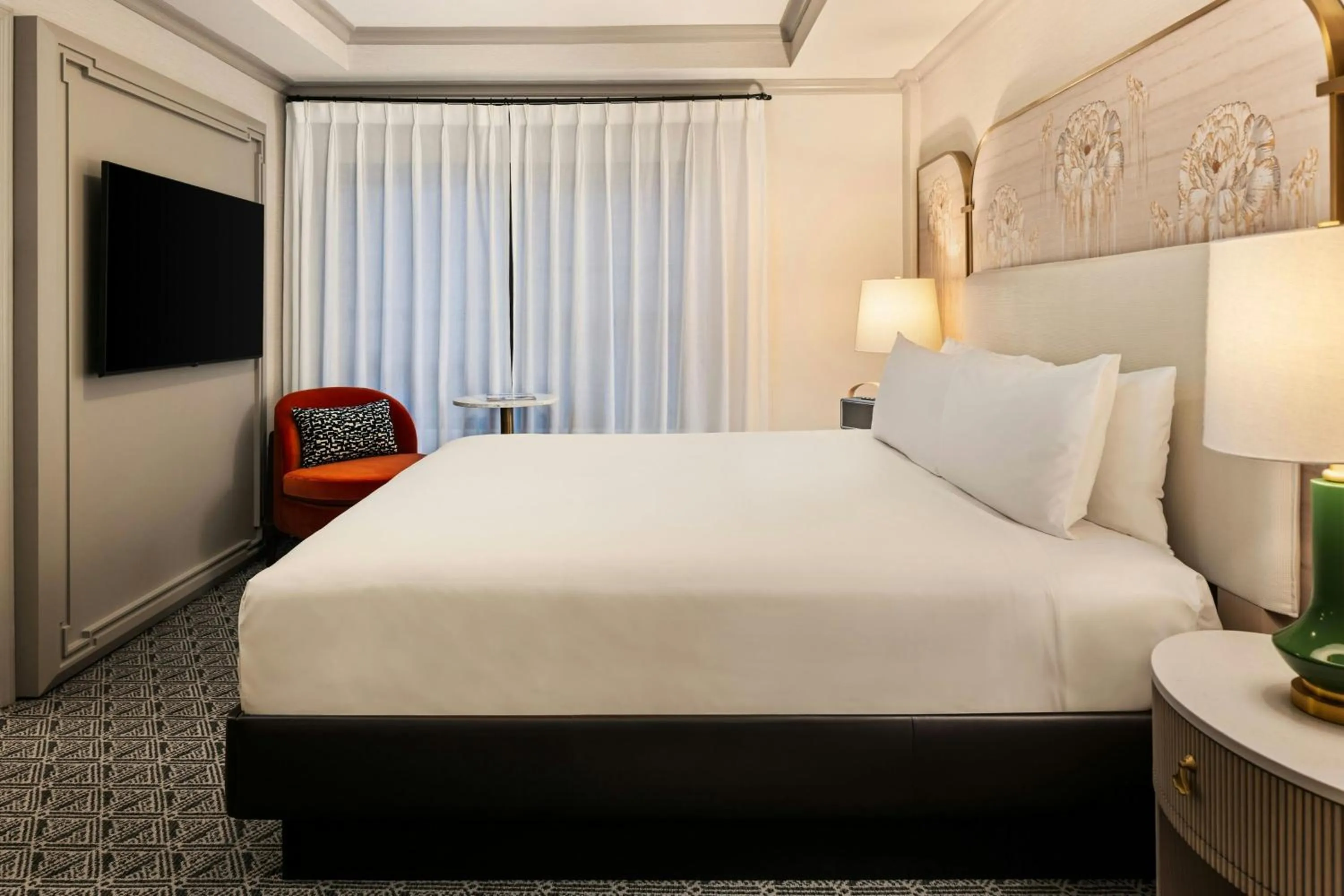 Photo of the whole room, Bed in The Talbott, Autograph Collection