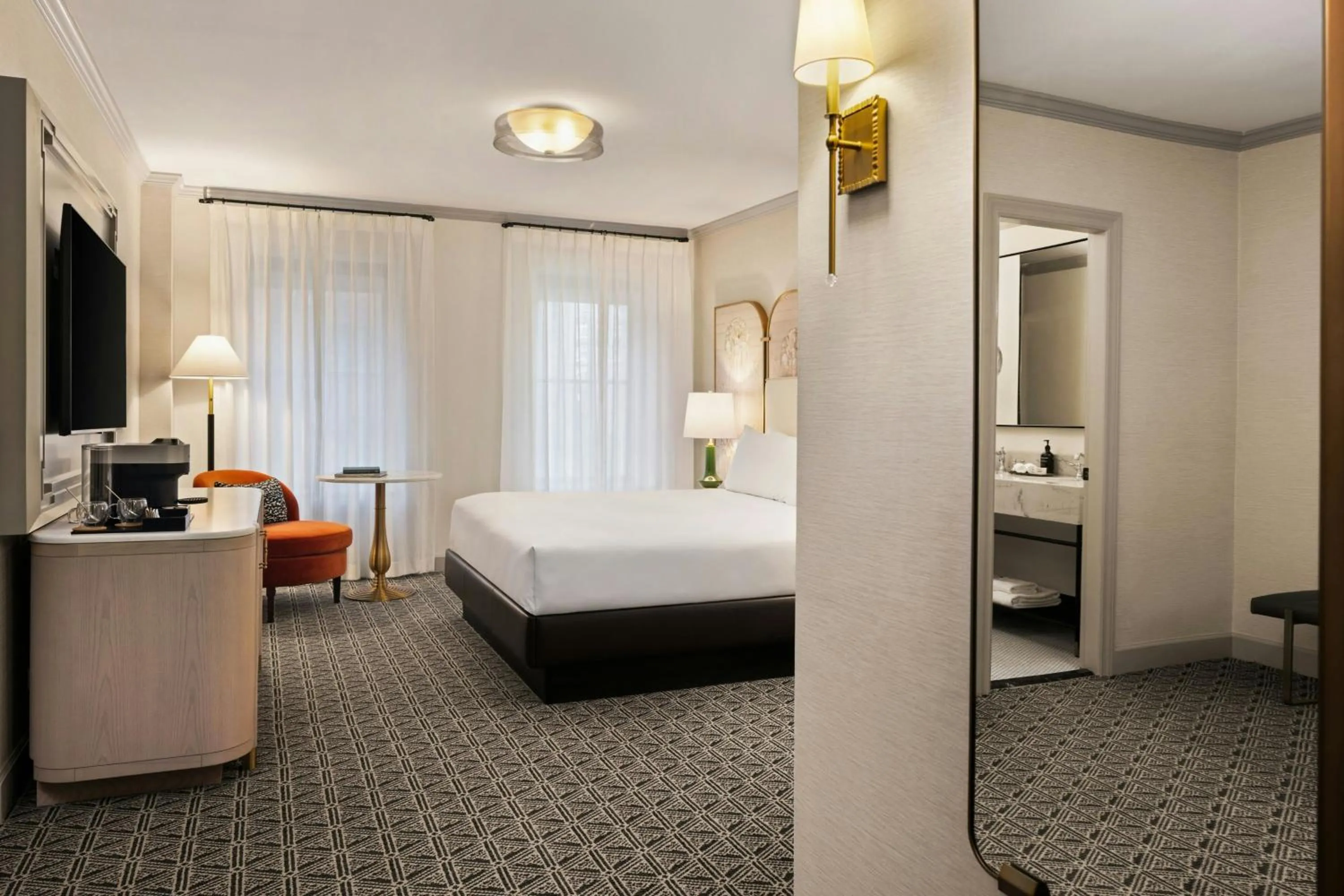 Photo of the whole room, Bed in The Talbott, Autograph Collection