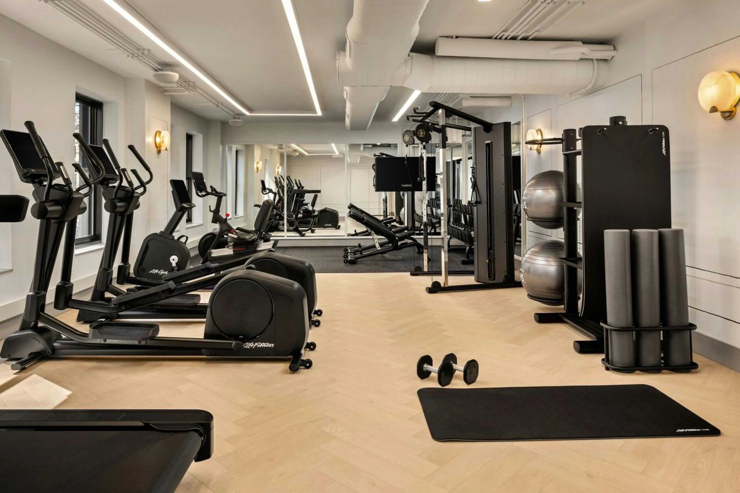 Fitness centre/facilities in The Talbott, Autograph Collection
