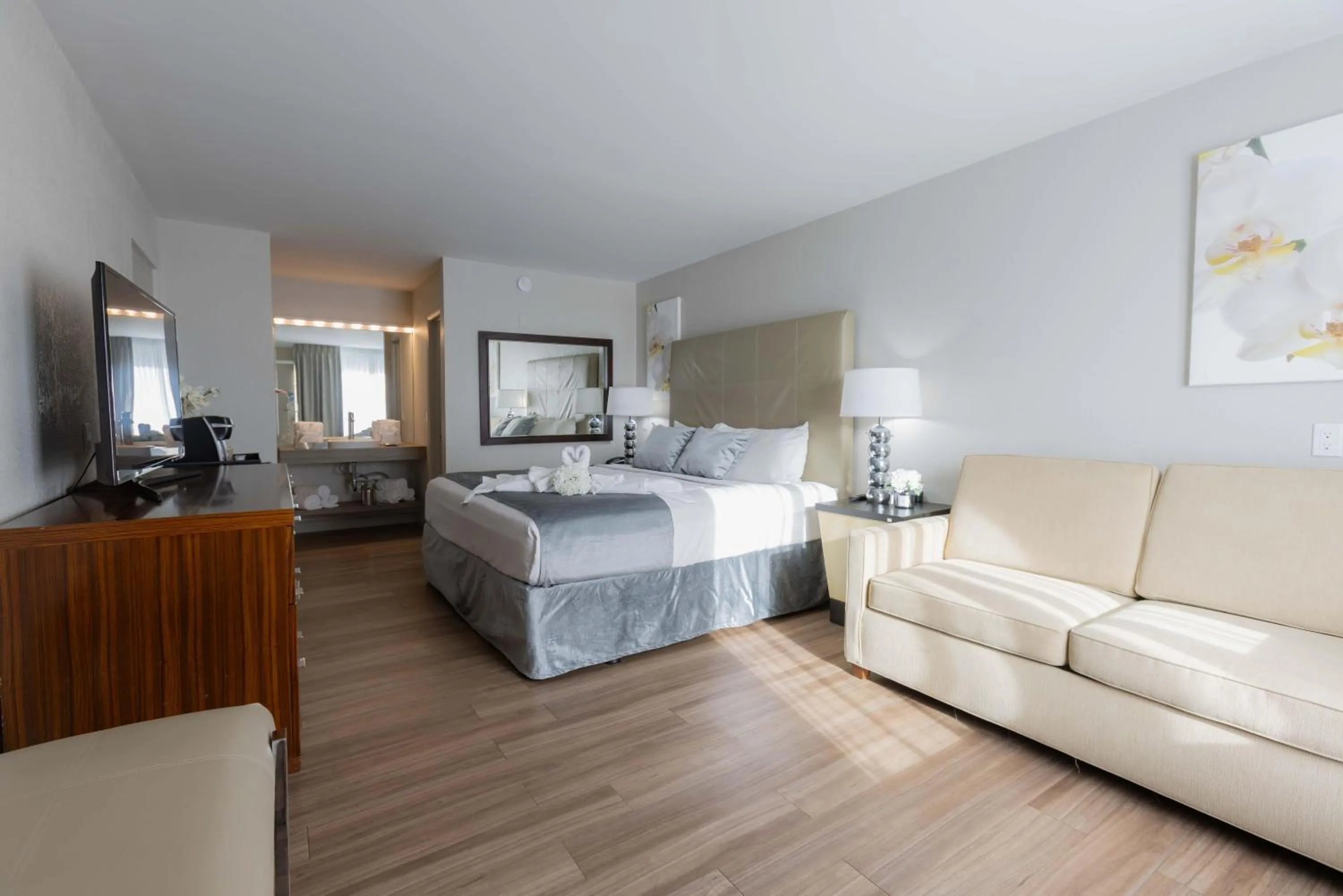 Photo of the whole room, Bed in Magic Moment Resort & Kids Club, Dazzler Select by Wyndham