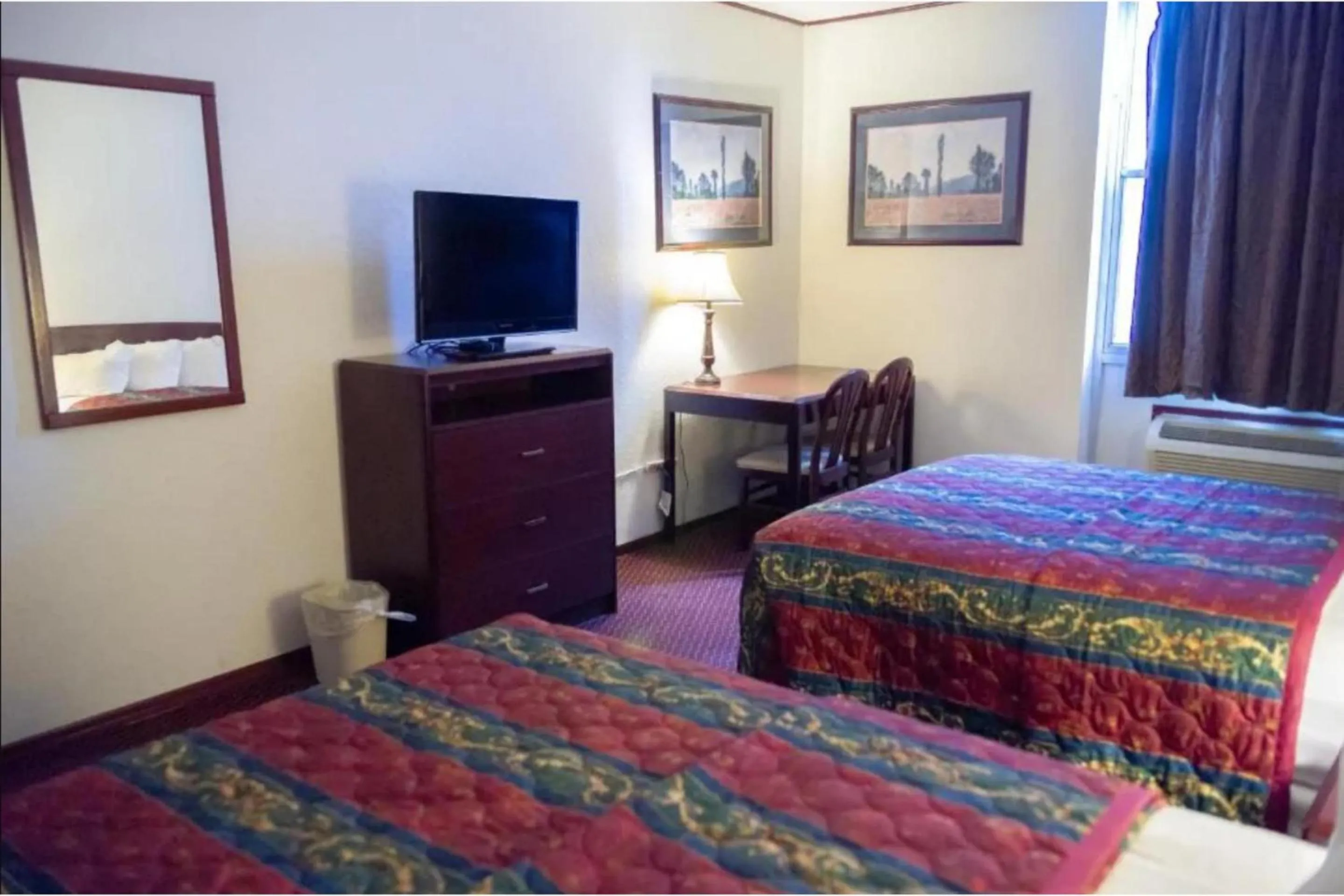 Bedroom, Bed in Marshall Lodge By OYO Hwy 65