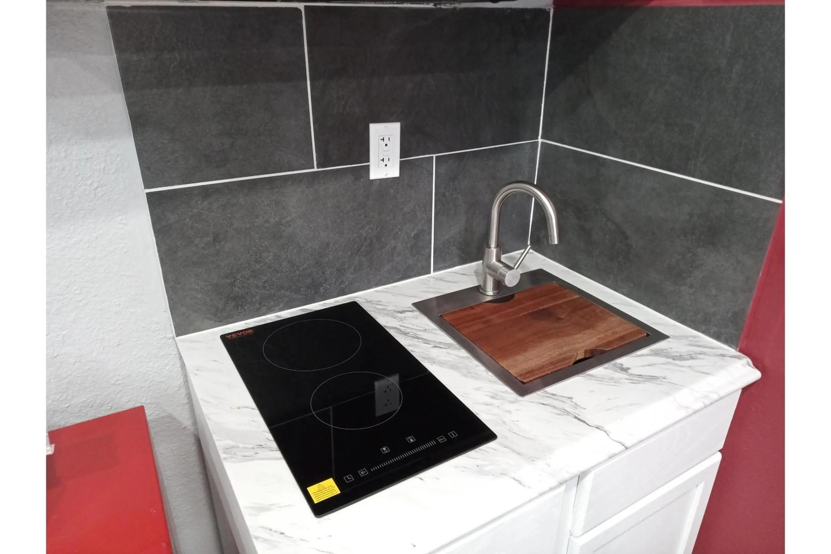 Kitchen or kitchenette in Marshall Lodge By OYO Hwy 65