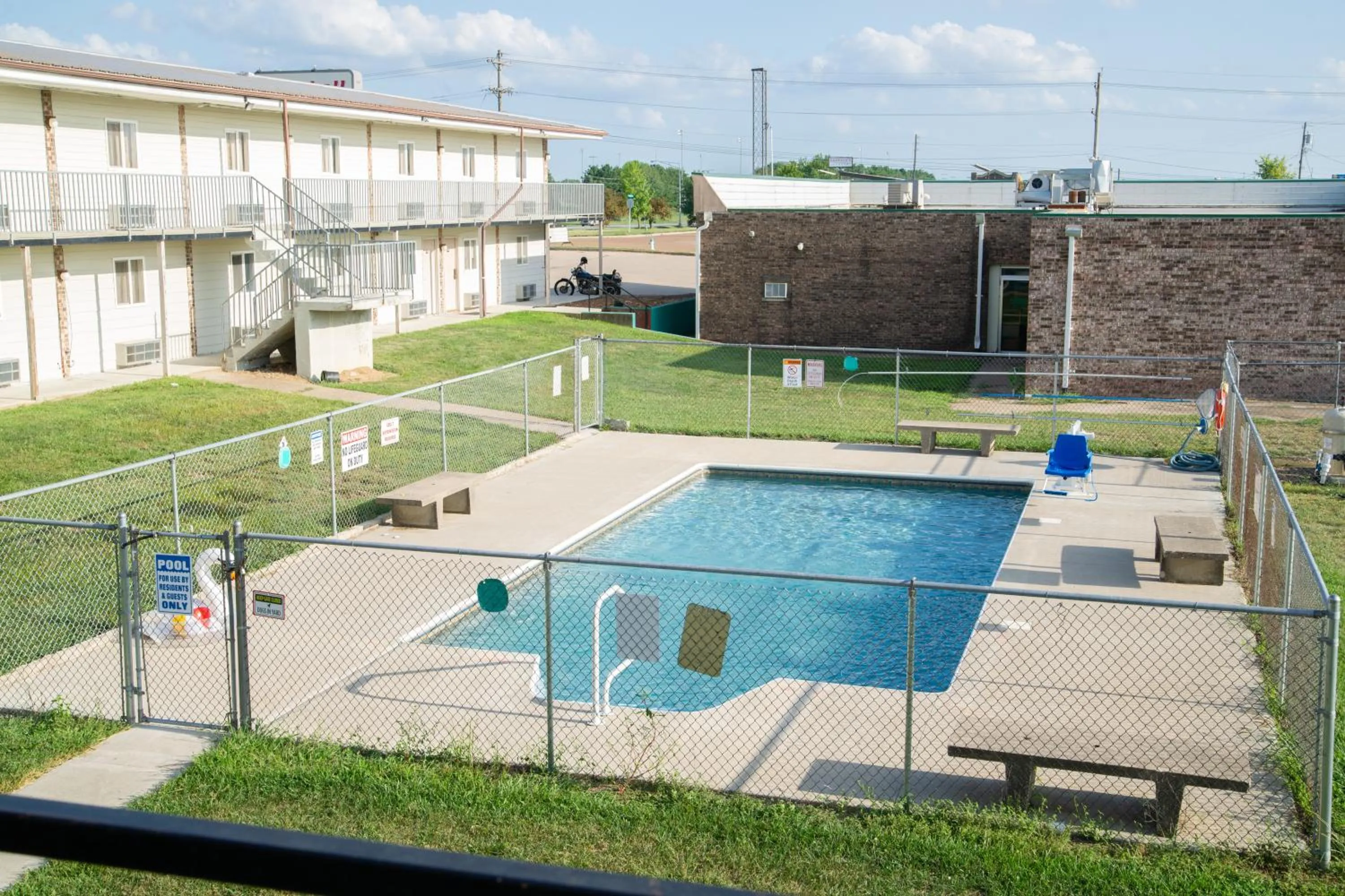 Swimming pool in Marshall Lodge By OYO Hwy 65