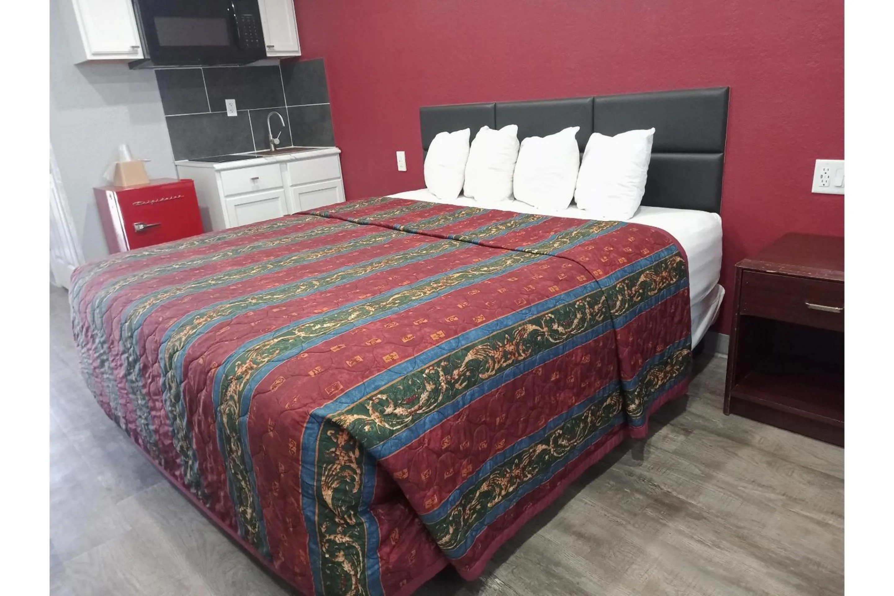 Bedroom, Bed in Marshall Lodge By OYO Hwy 65