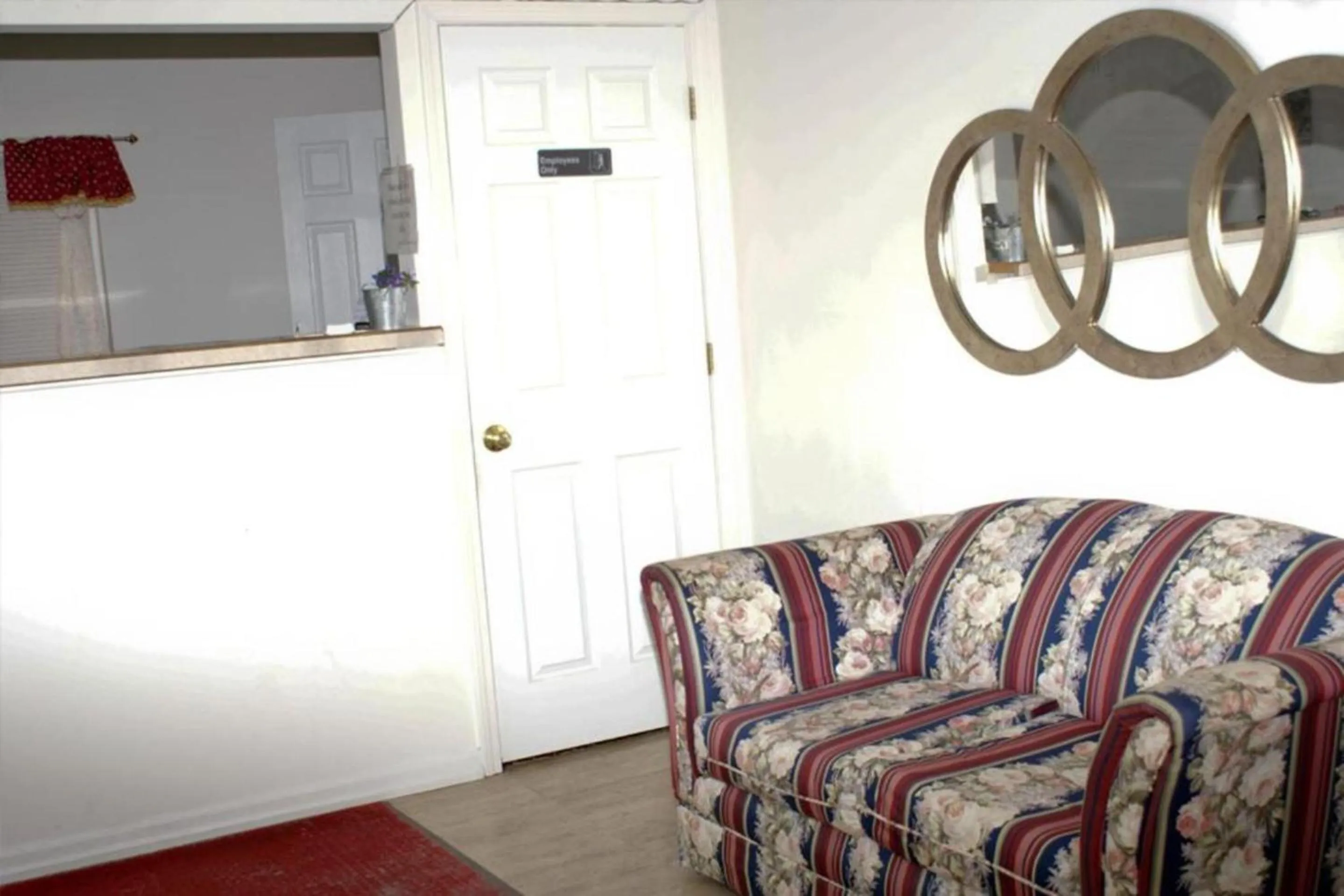 Lobby or reception in Marshall Lodge By OYO Hwy 65