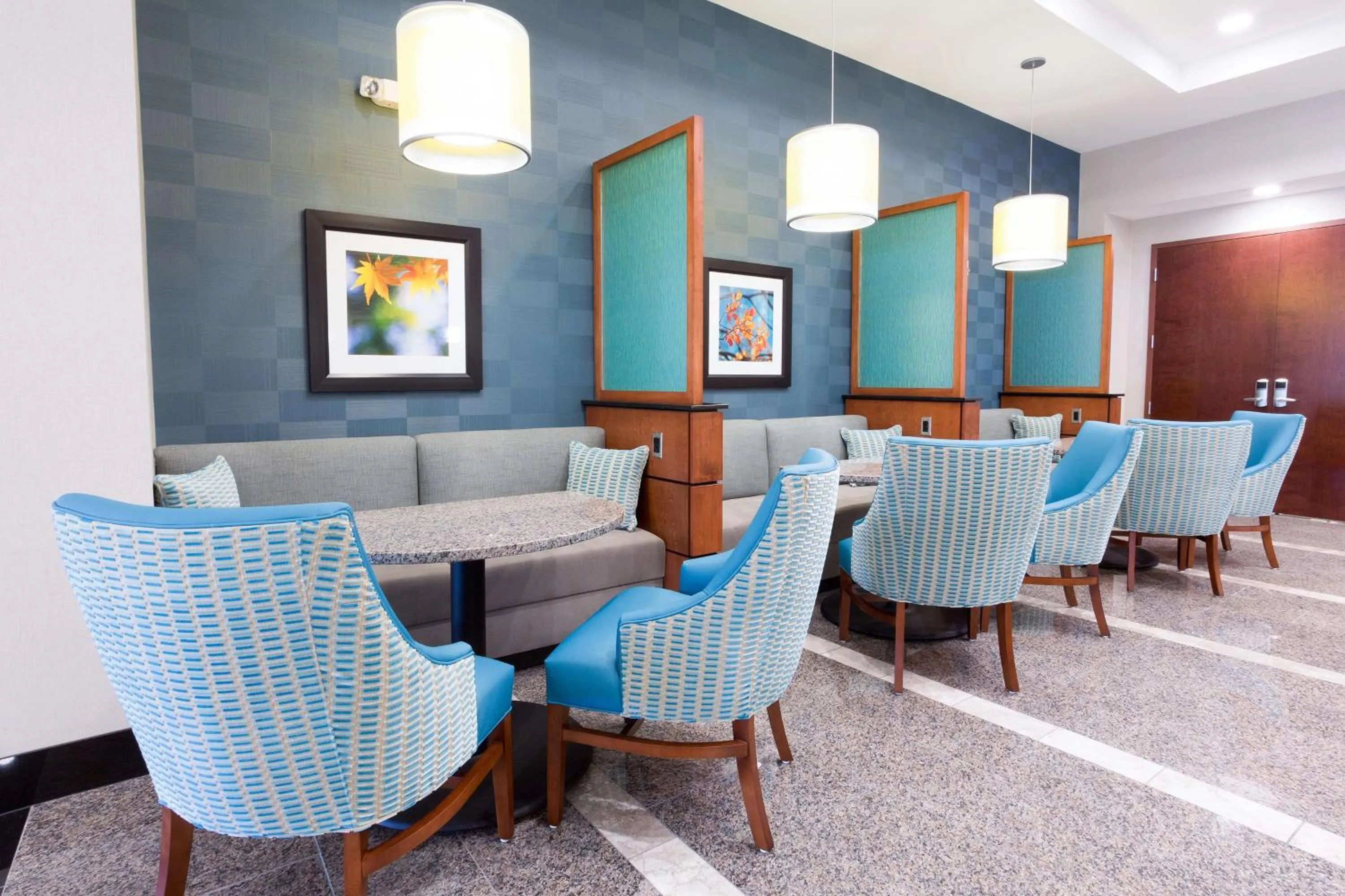 Lobby or reception in Drury Inn & Suites Burlington