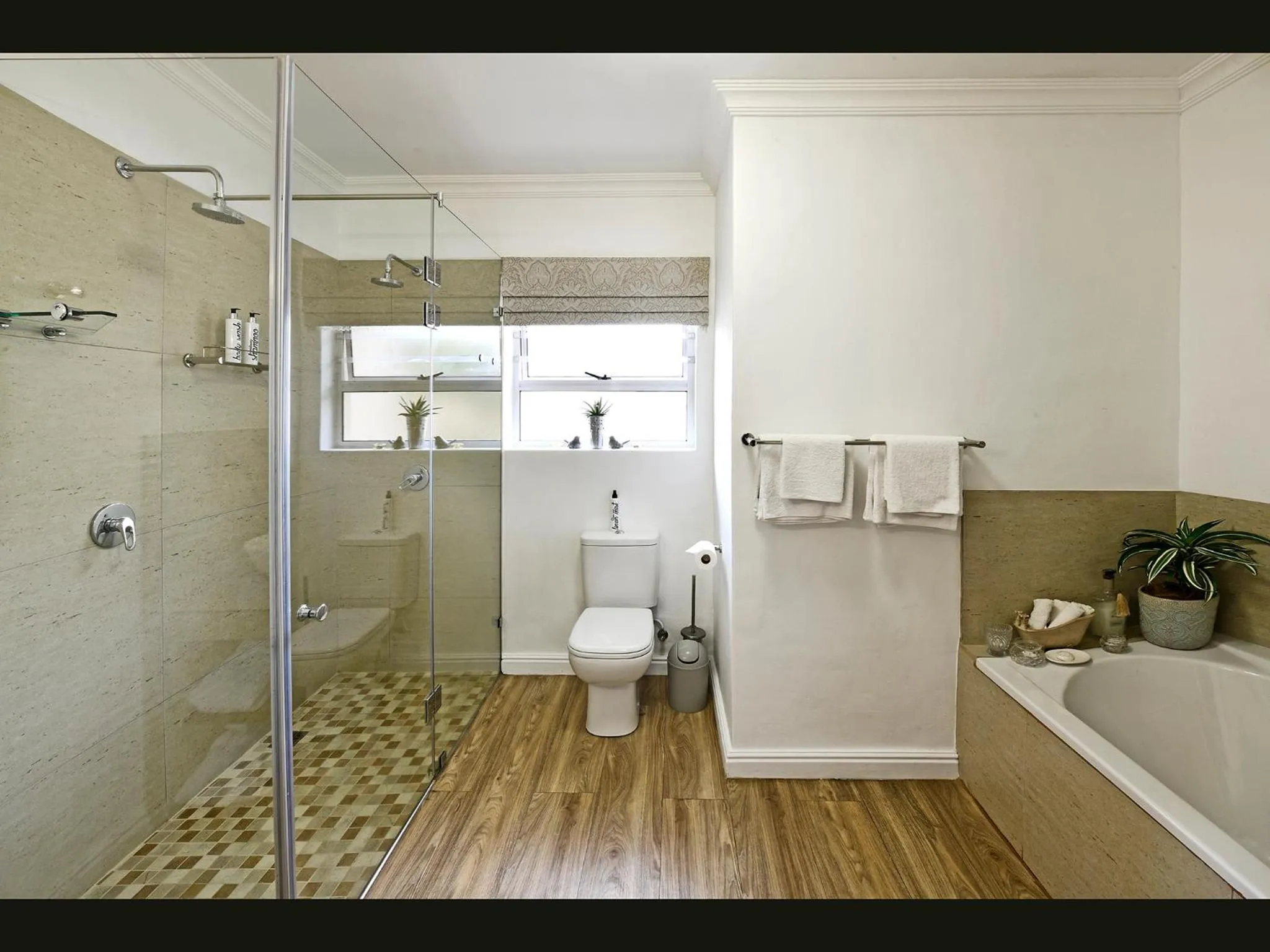 Shower in Petit & Grande Plaisir luxury self-catering