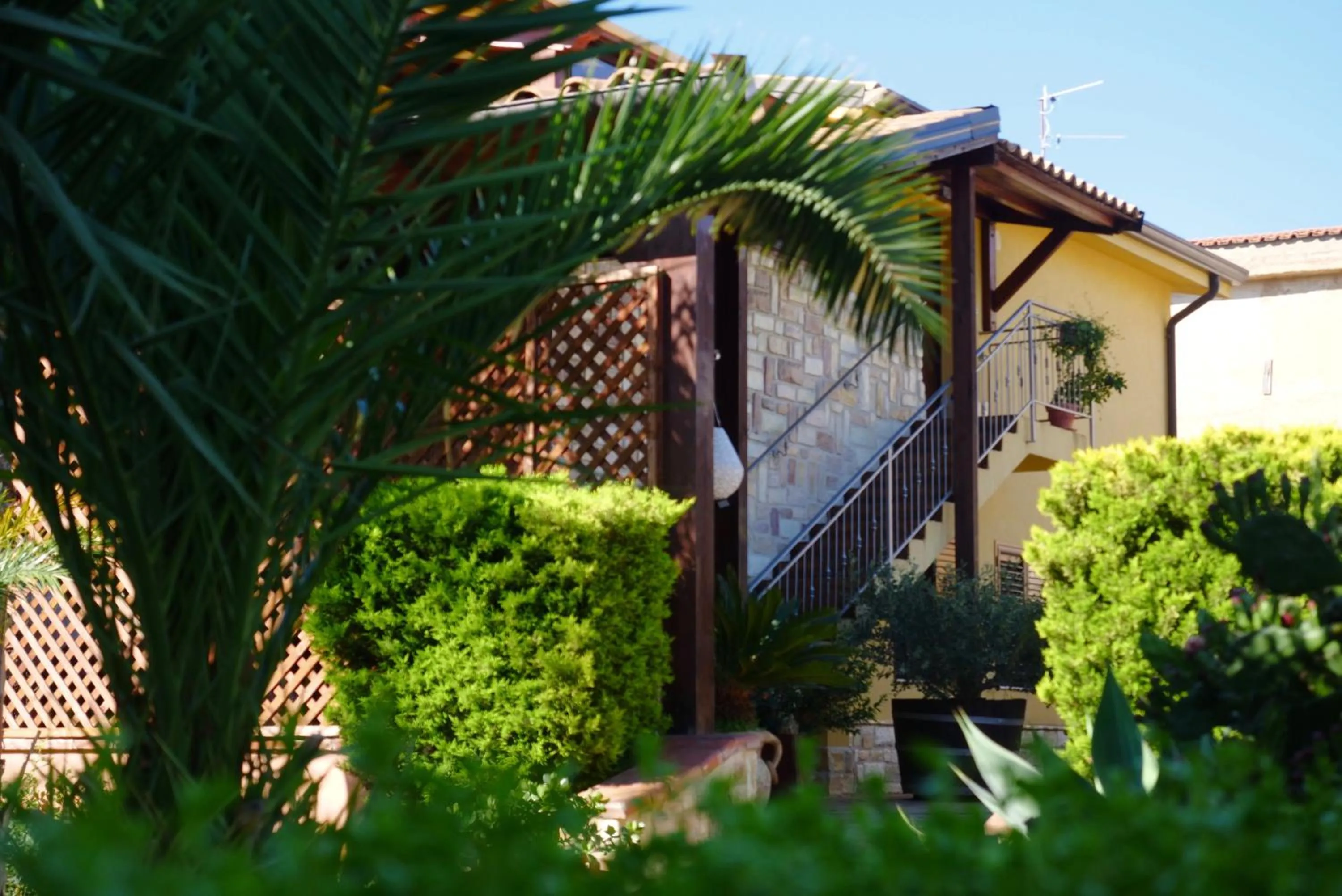 Garden view in B&B Templi e Arte