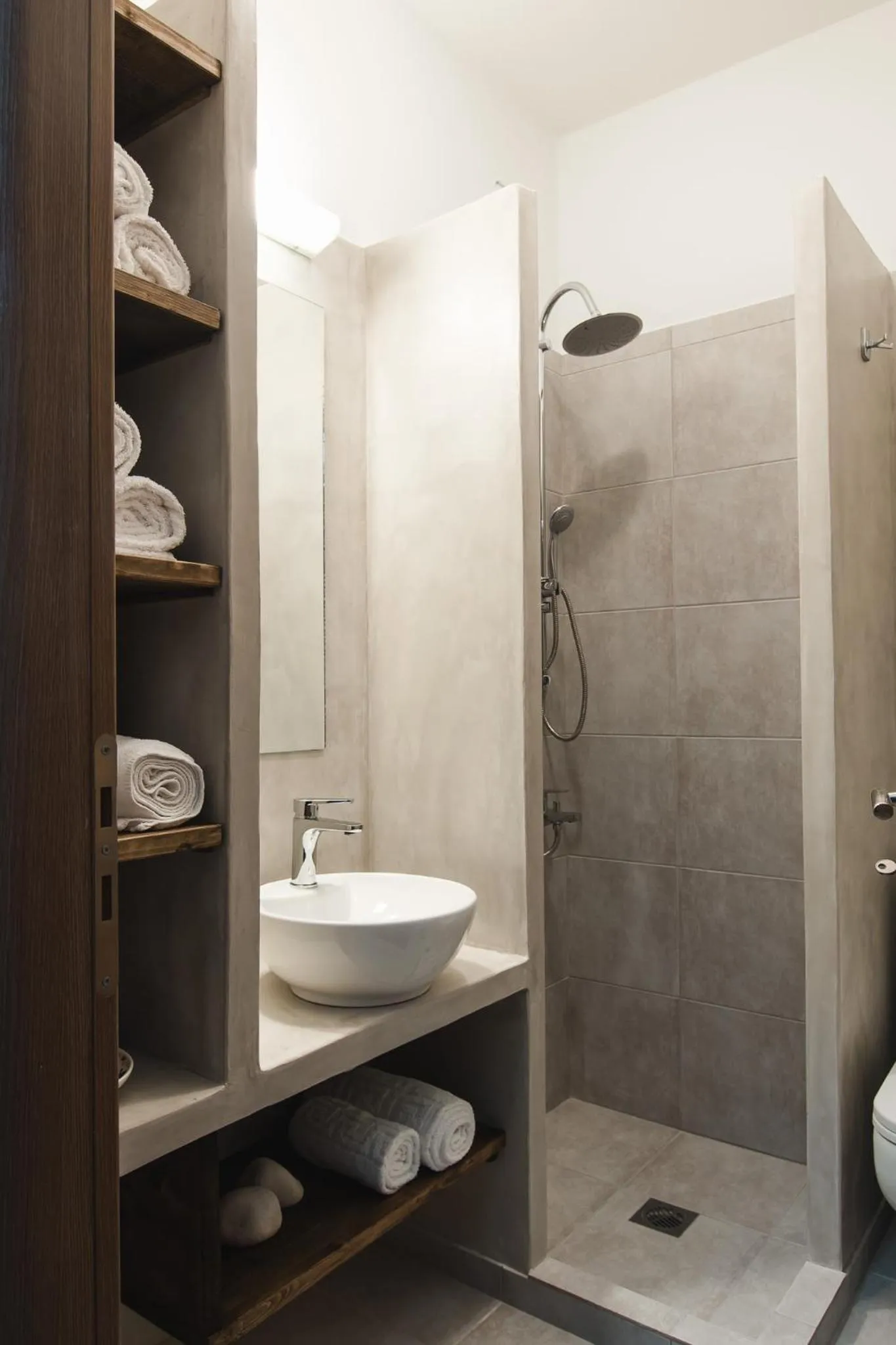 Shower in Kallisti Studios & Apartments