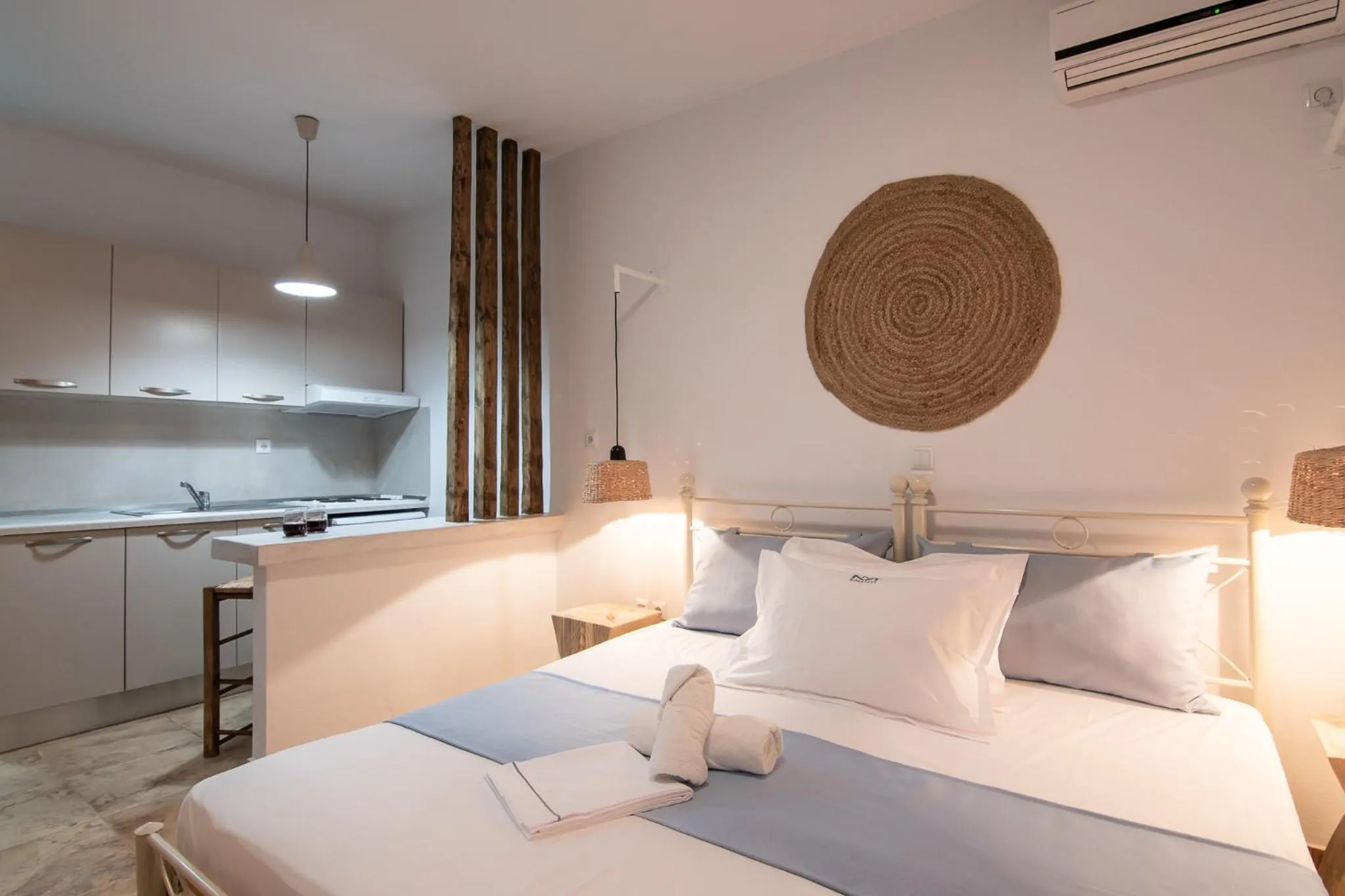 Bed in Kallisti Studios & Apartments