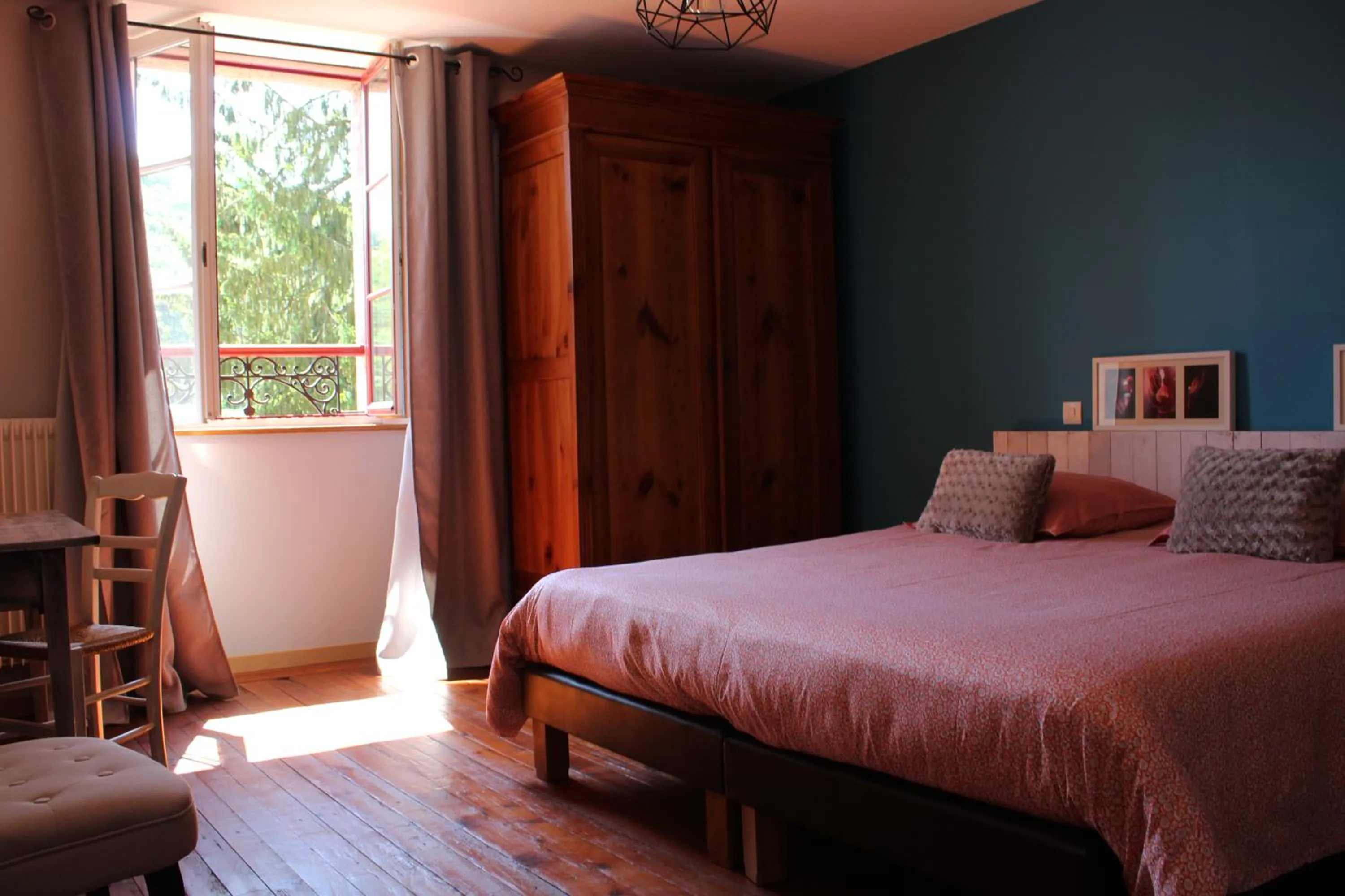 Spring, Bed in Moulin Pont Vieux Chambres d'hôtes