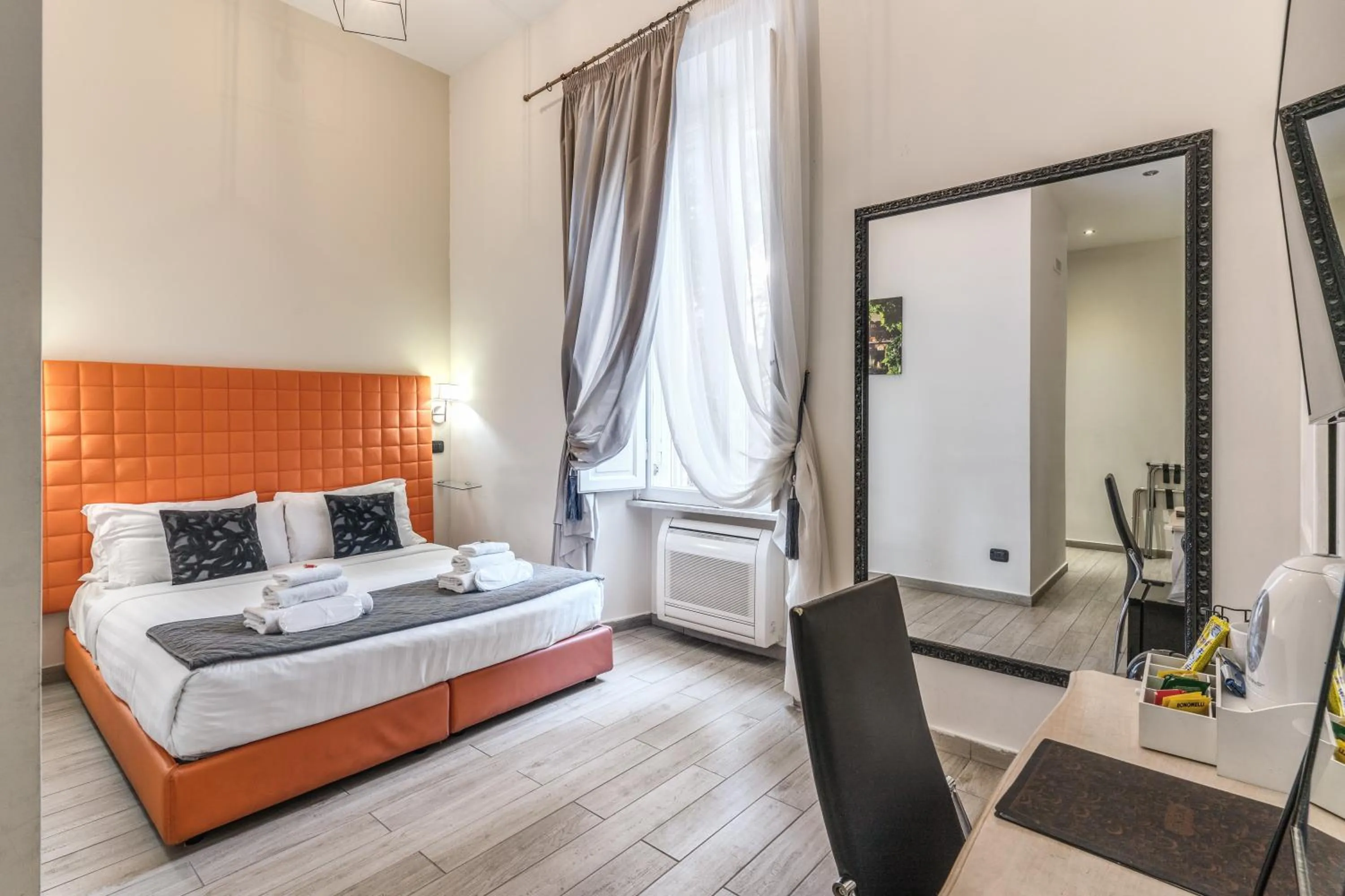 Bed in Operà Suites Pinciana