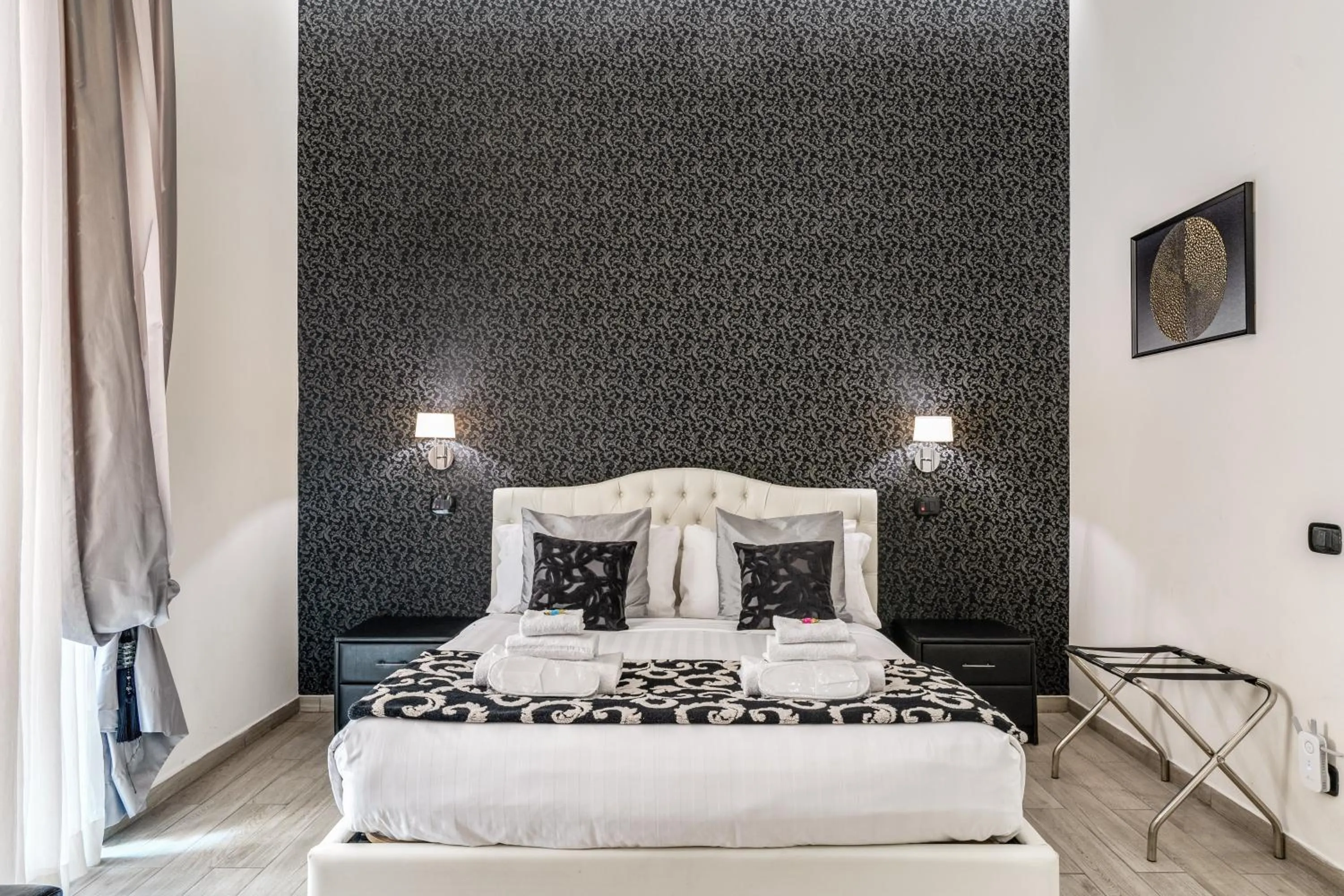 Bed in Operà Suites Pinciana