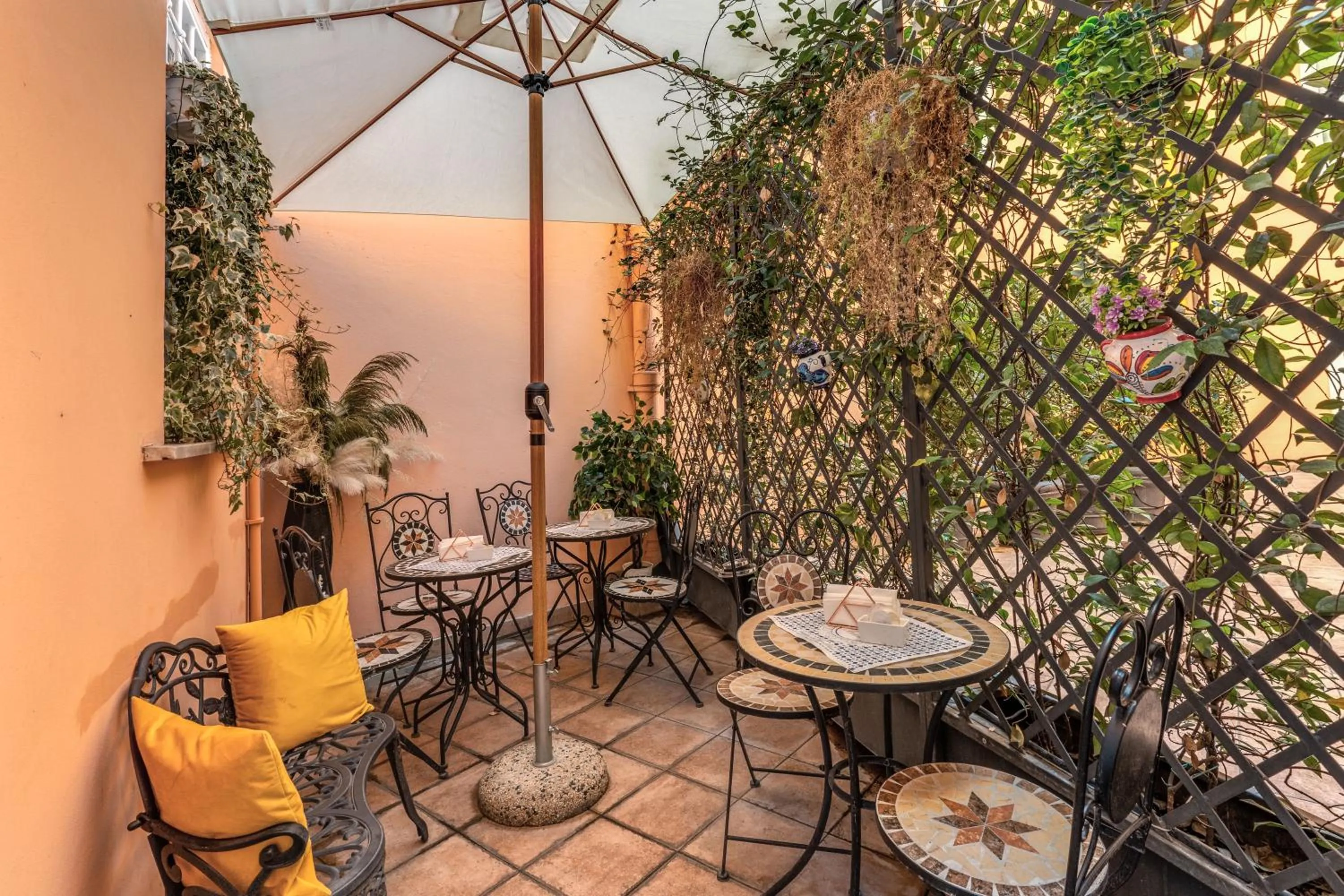 Balcony/Terrace in Operà Suites Pinciana