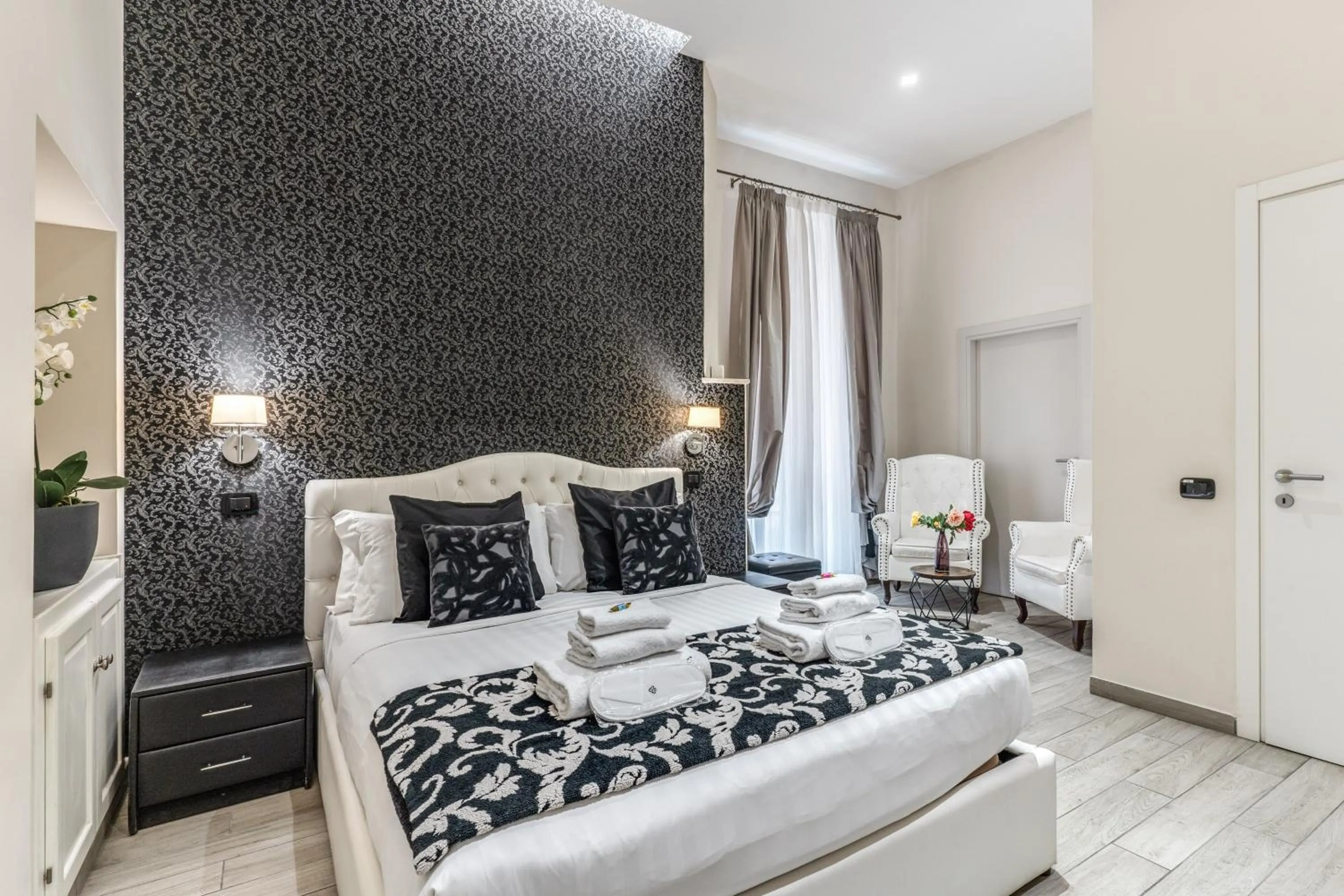 Photo of the whole room, Bed in Operà Suites Pinciana