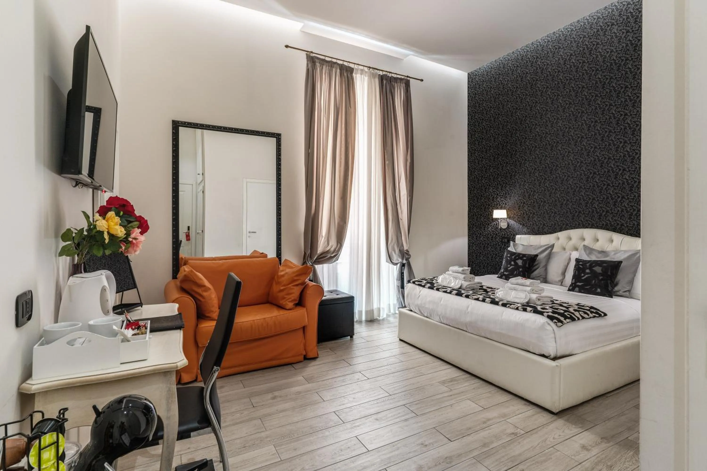 Bed in Operà Suites Pinciana