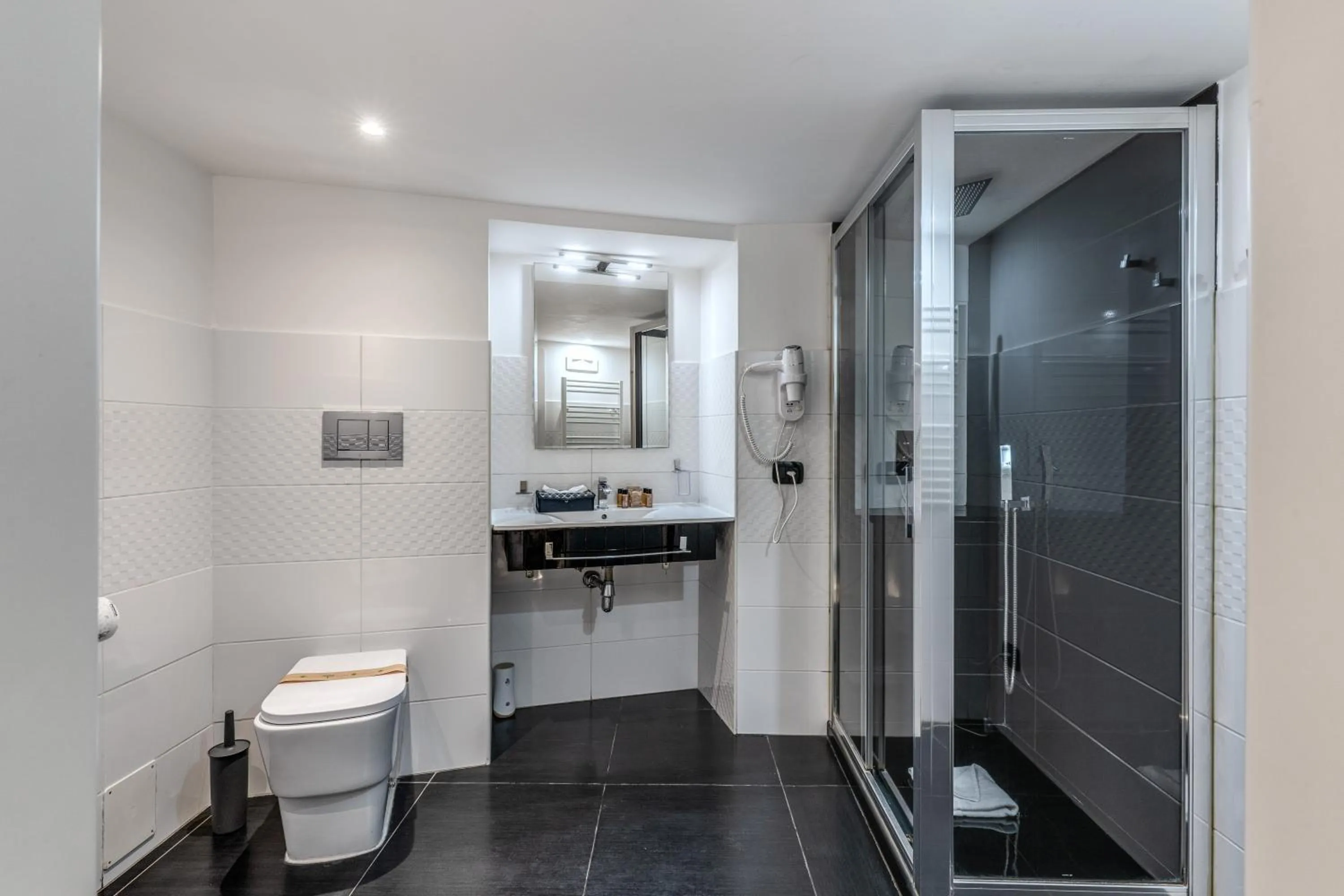 Bathroom in Operà Suites Pinciana