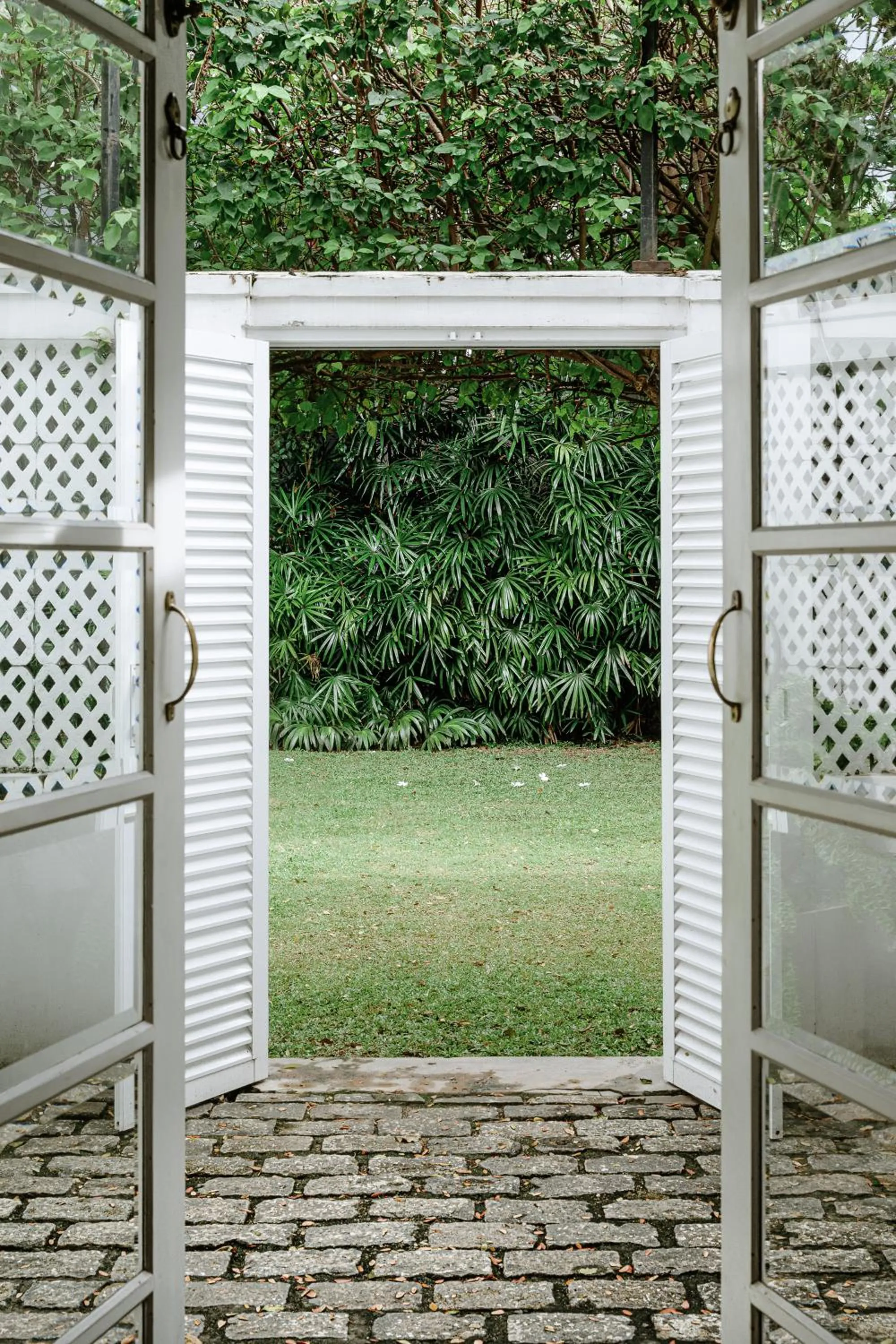 Garden view in Maniumpathy Hotel