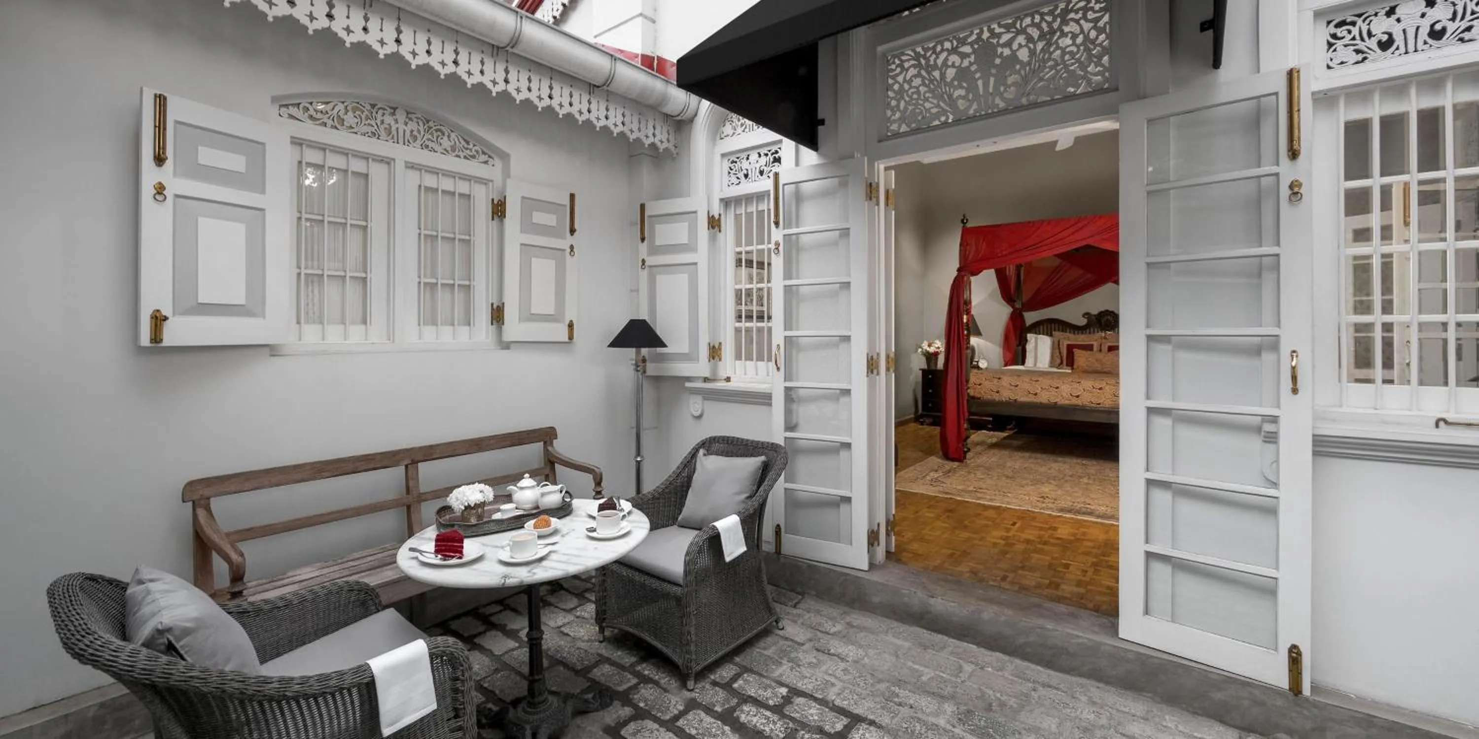 Balcony/Terrace, Bed in Maniumpathy Hotel