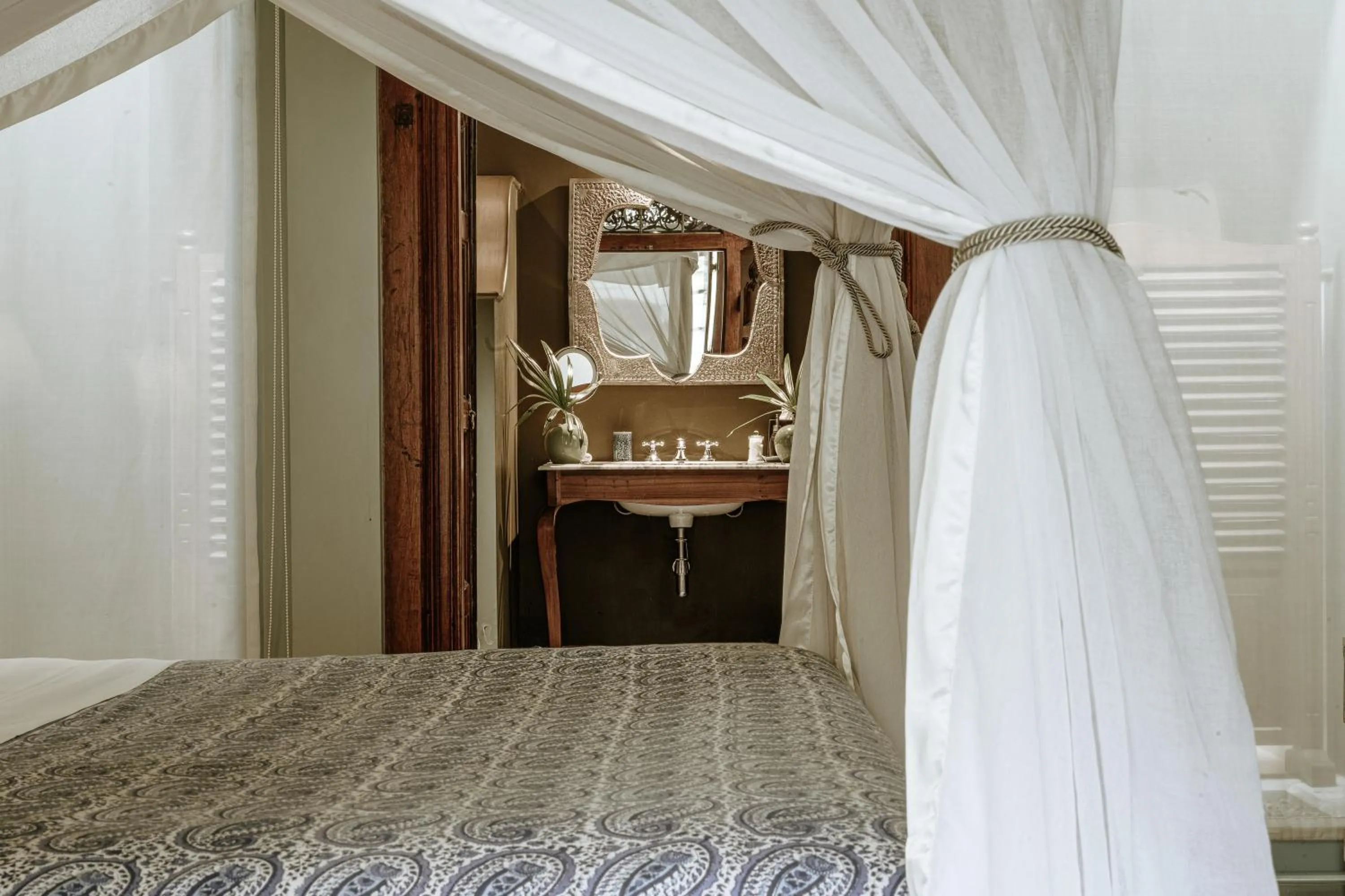 Bedroom, Bed in Maniumpathy Hotel