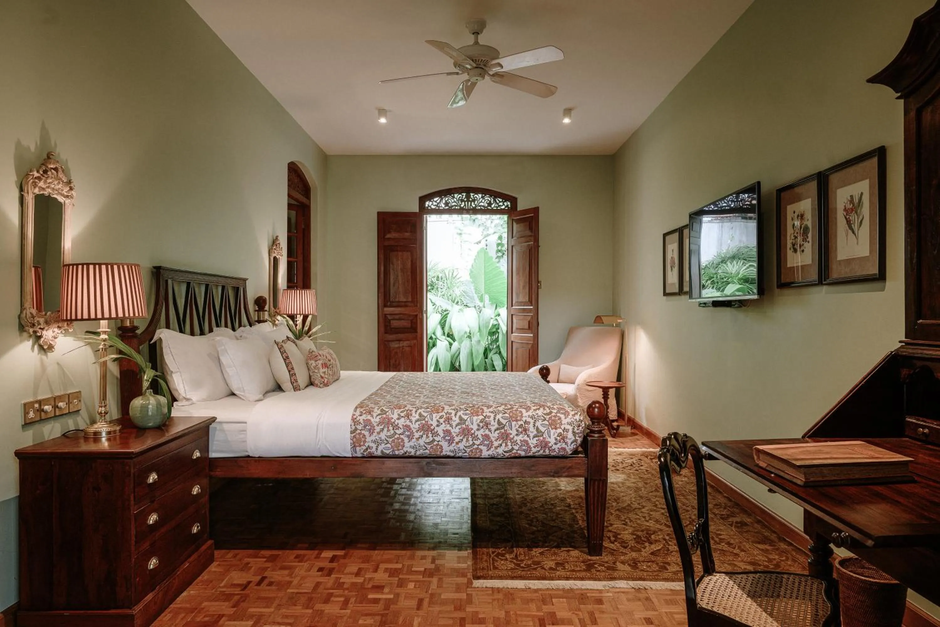 Bedroom, Bed in Maniumpathy Hotel