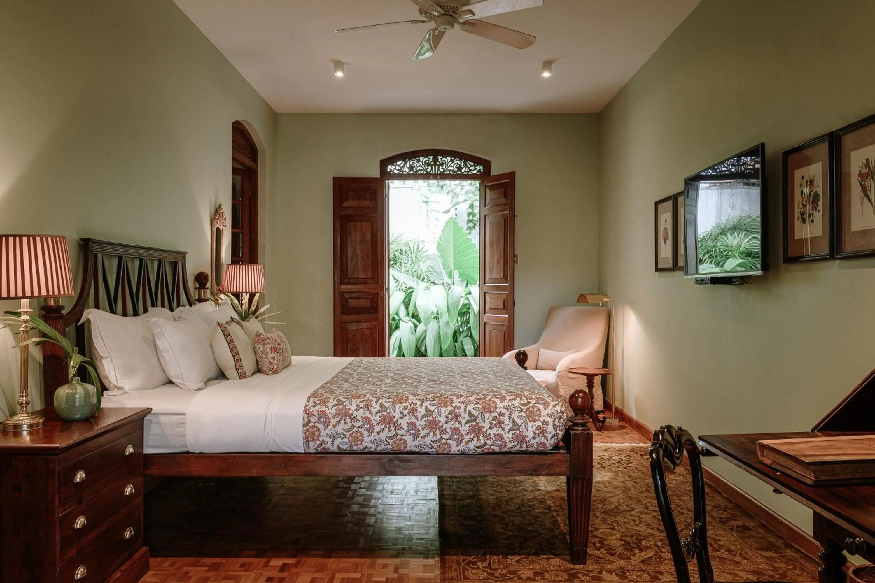 Bedroom, Bed in Maniumpathy Hotel