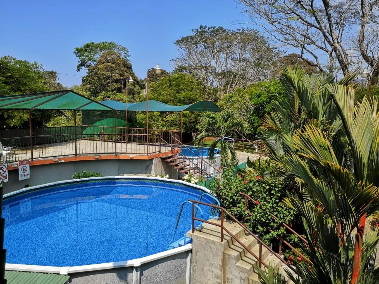 Swimming pool in Hotel Cabinas el Tecal
