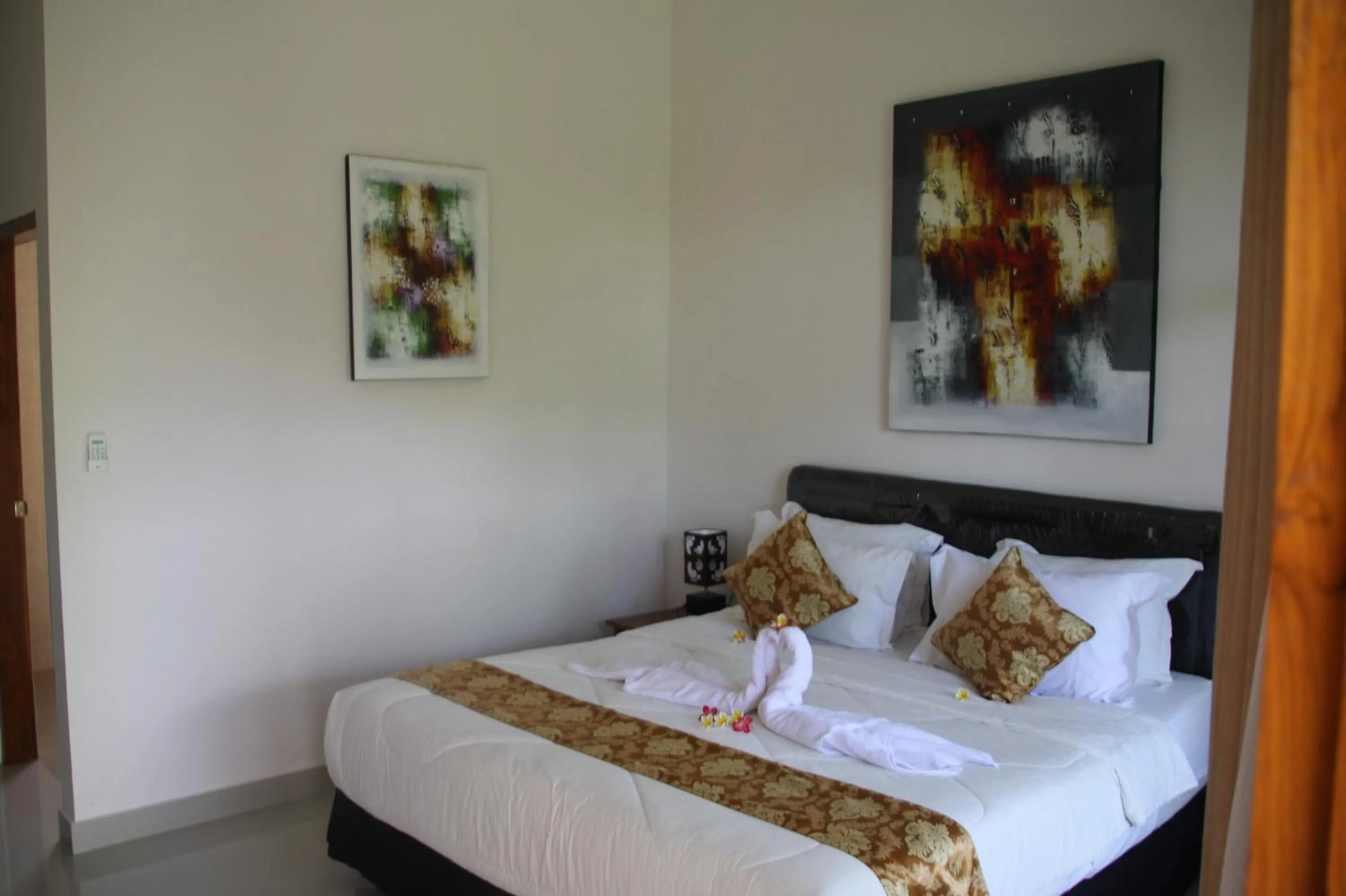 Bed in Ocean Villa Dive Resort - Tulamben