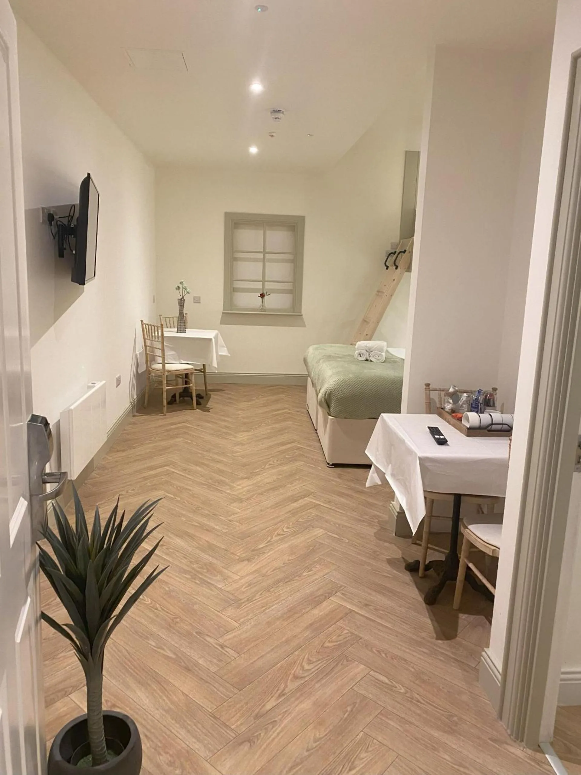 Bed in Walsh's Hotel and Apartments