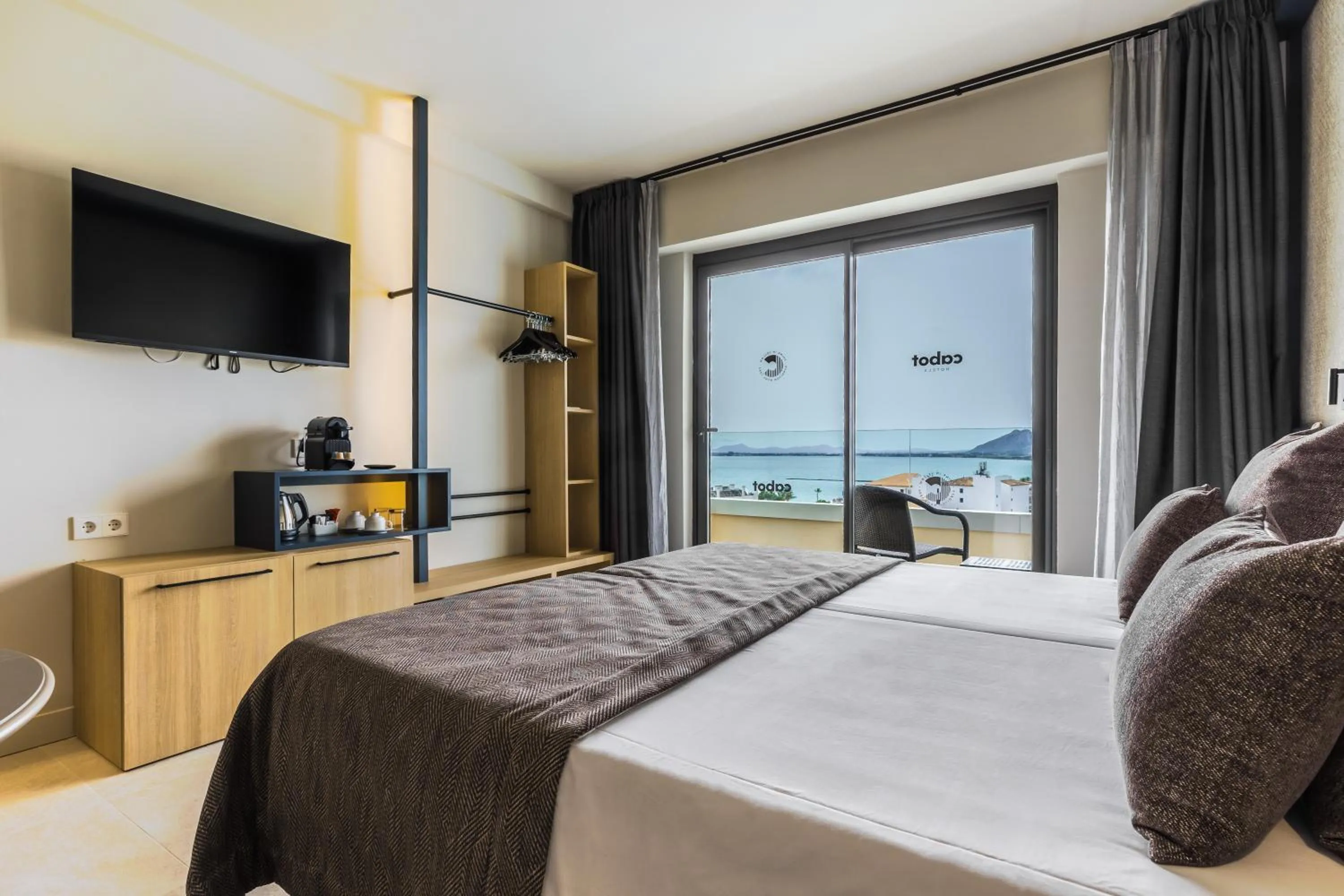 Photo of the whole room, Bed in Cabot Pollensa Park Spa