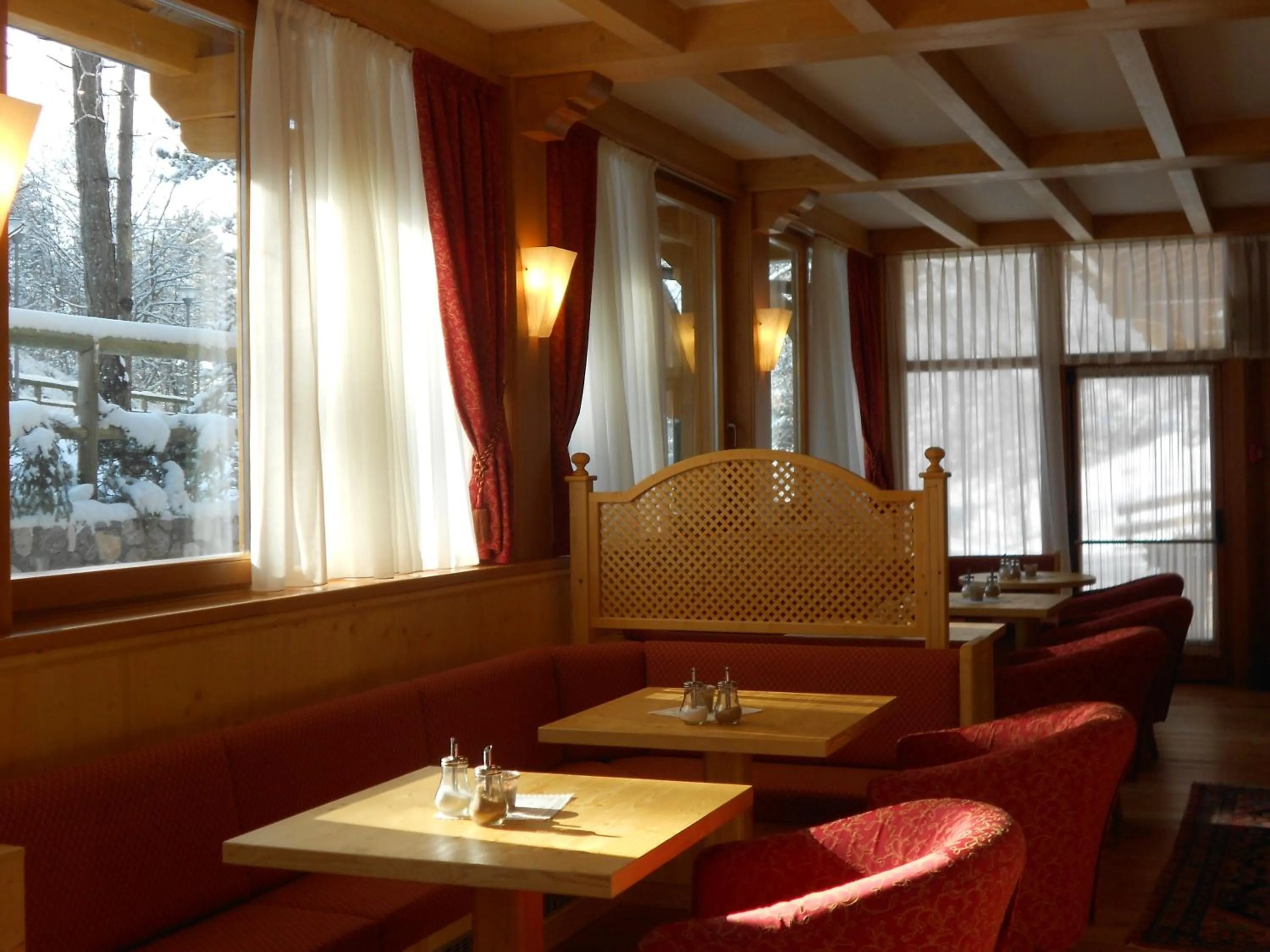 Communal lounge/ TV room in Garni Lago Nembia