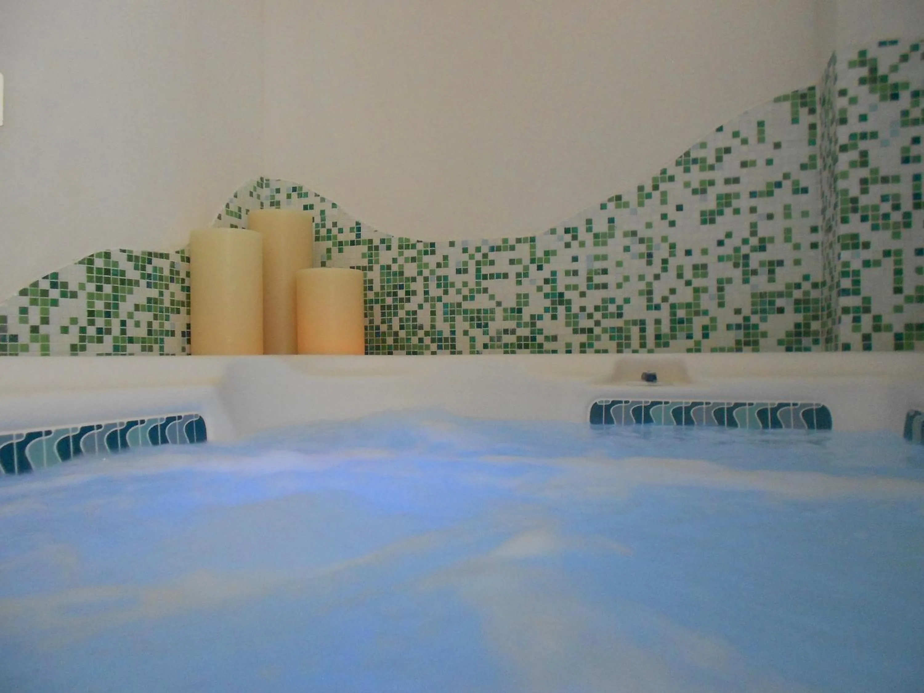 Hot Spring Bath in Garni Lago Nembia