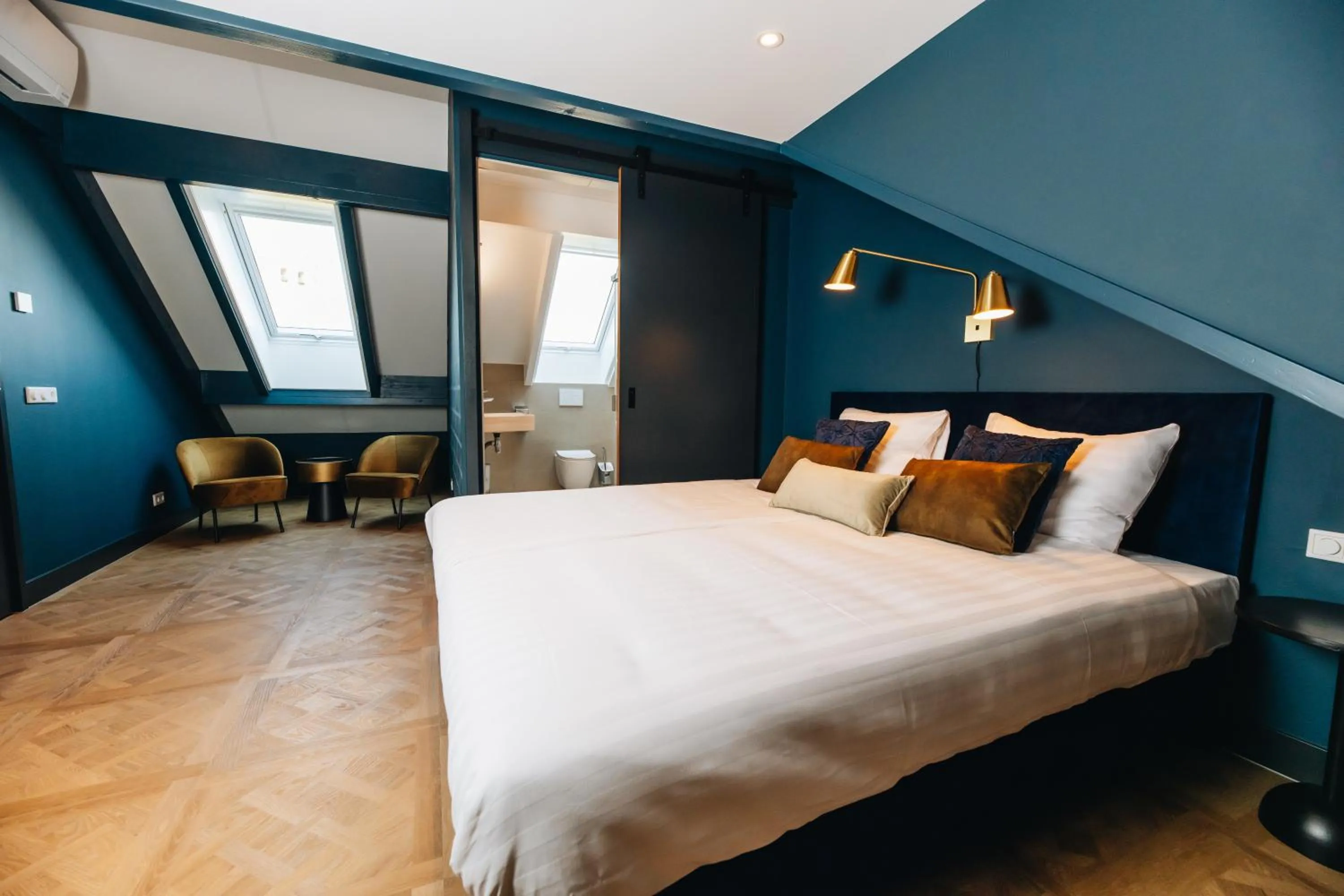 Photo of the whole room, Bed in Hotel Renesse