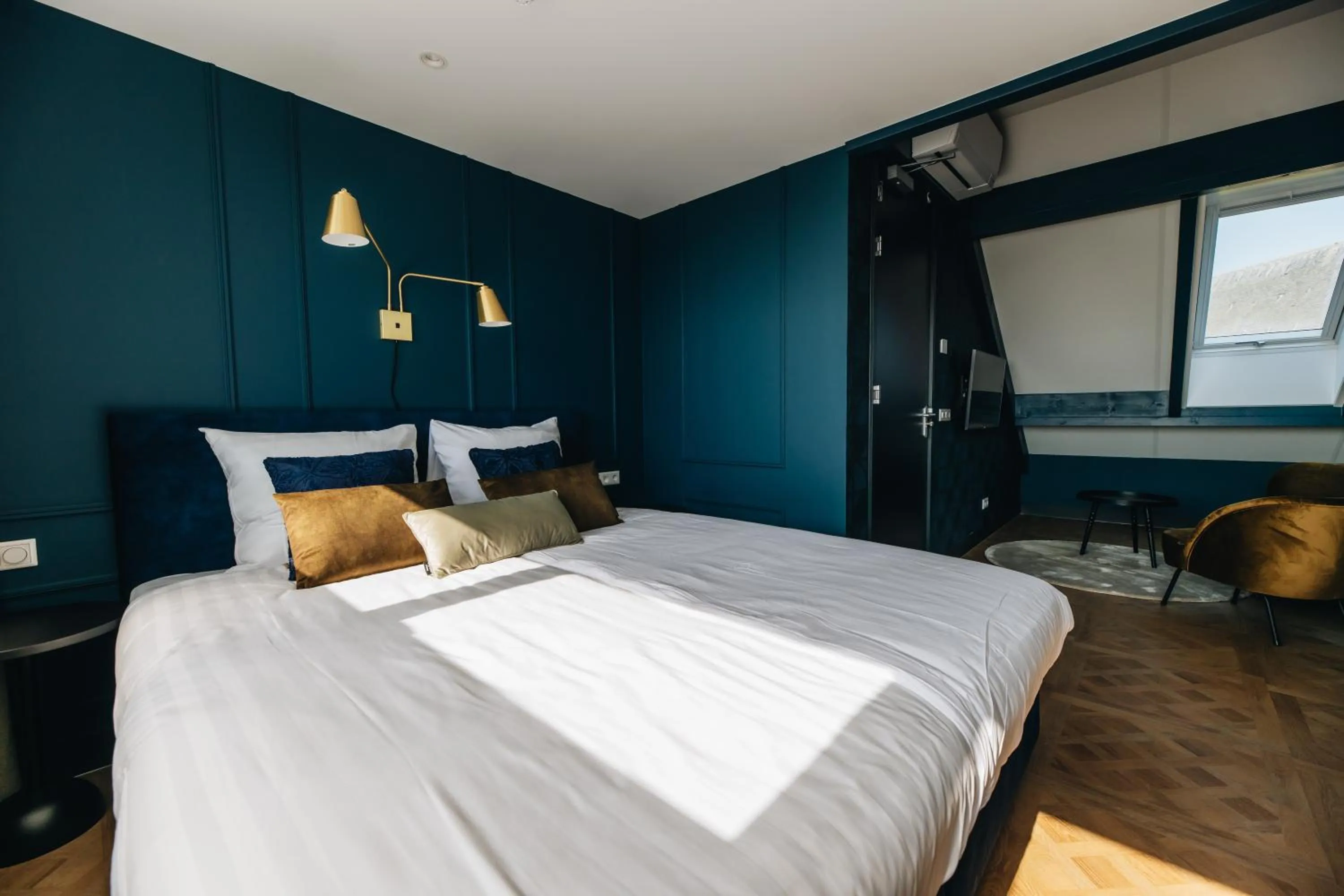 Photo of the whole room, Bed in Hotel Renesse