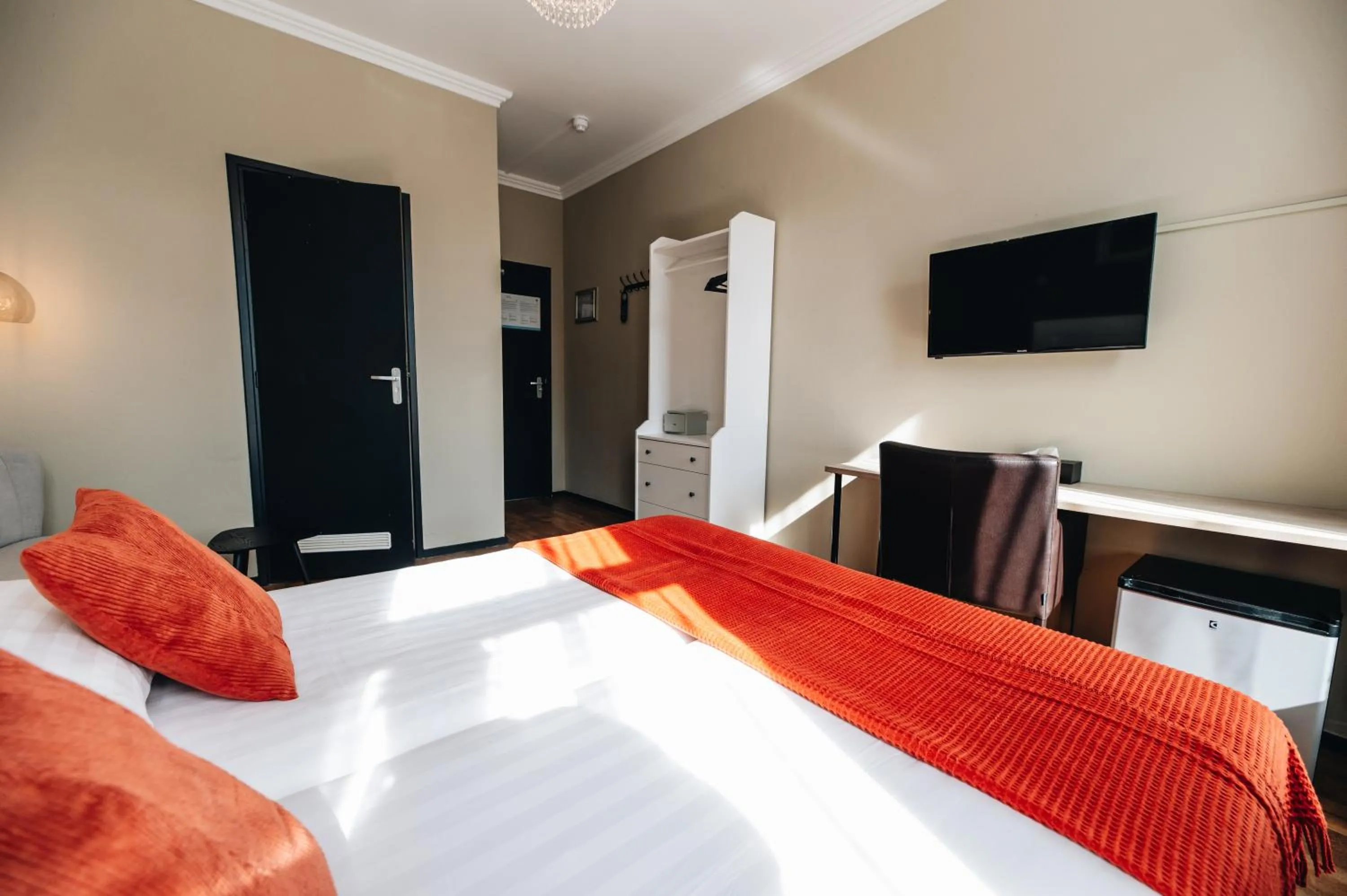 Photo of the whole room, Bed in Hotel Renesse