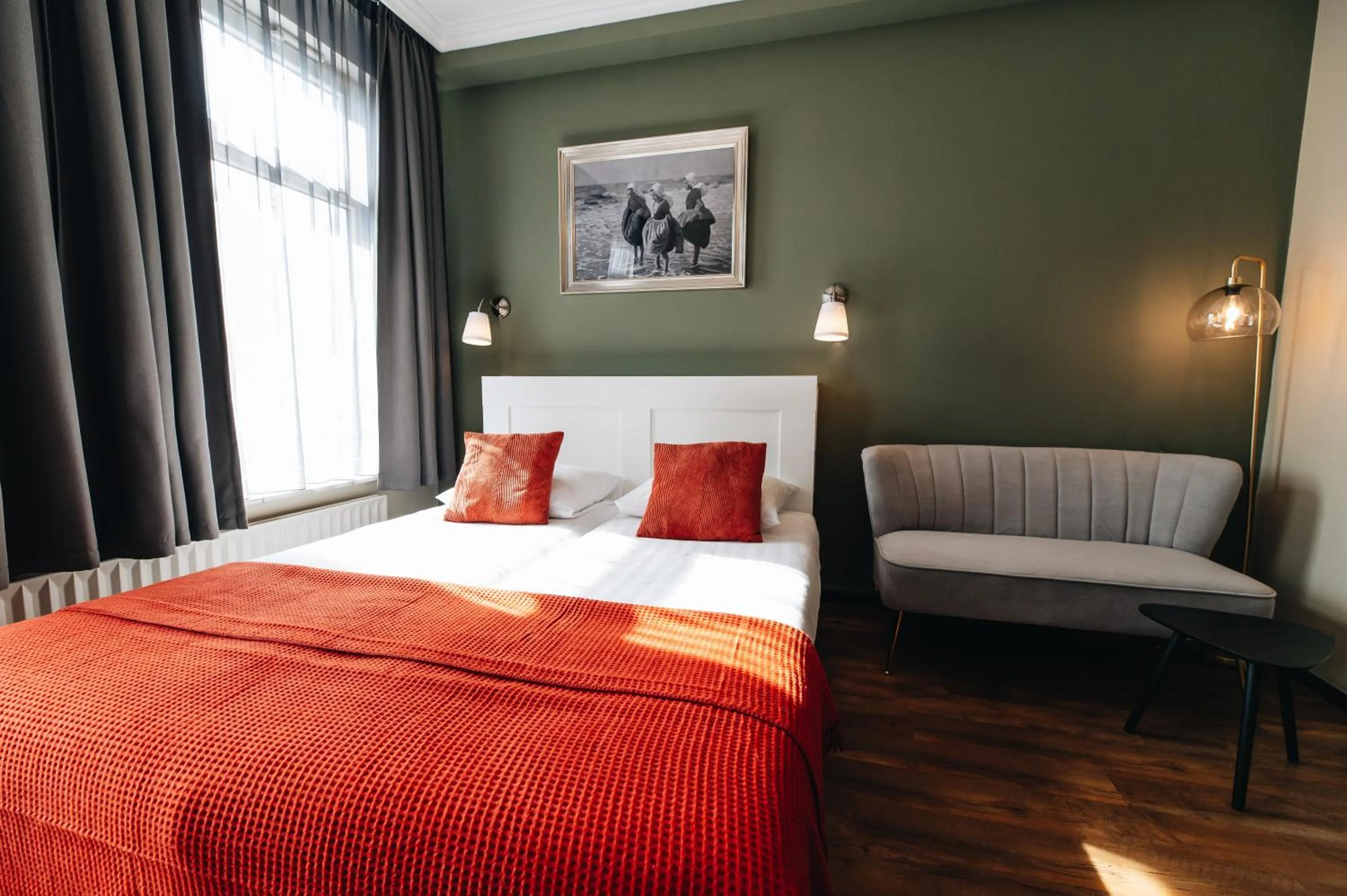 Photo of the whole room, Bed in Hotel Renesse