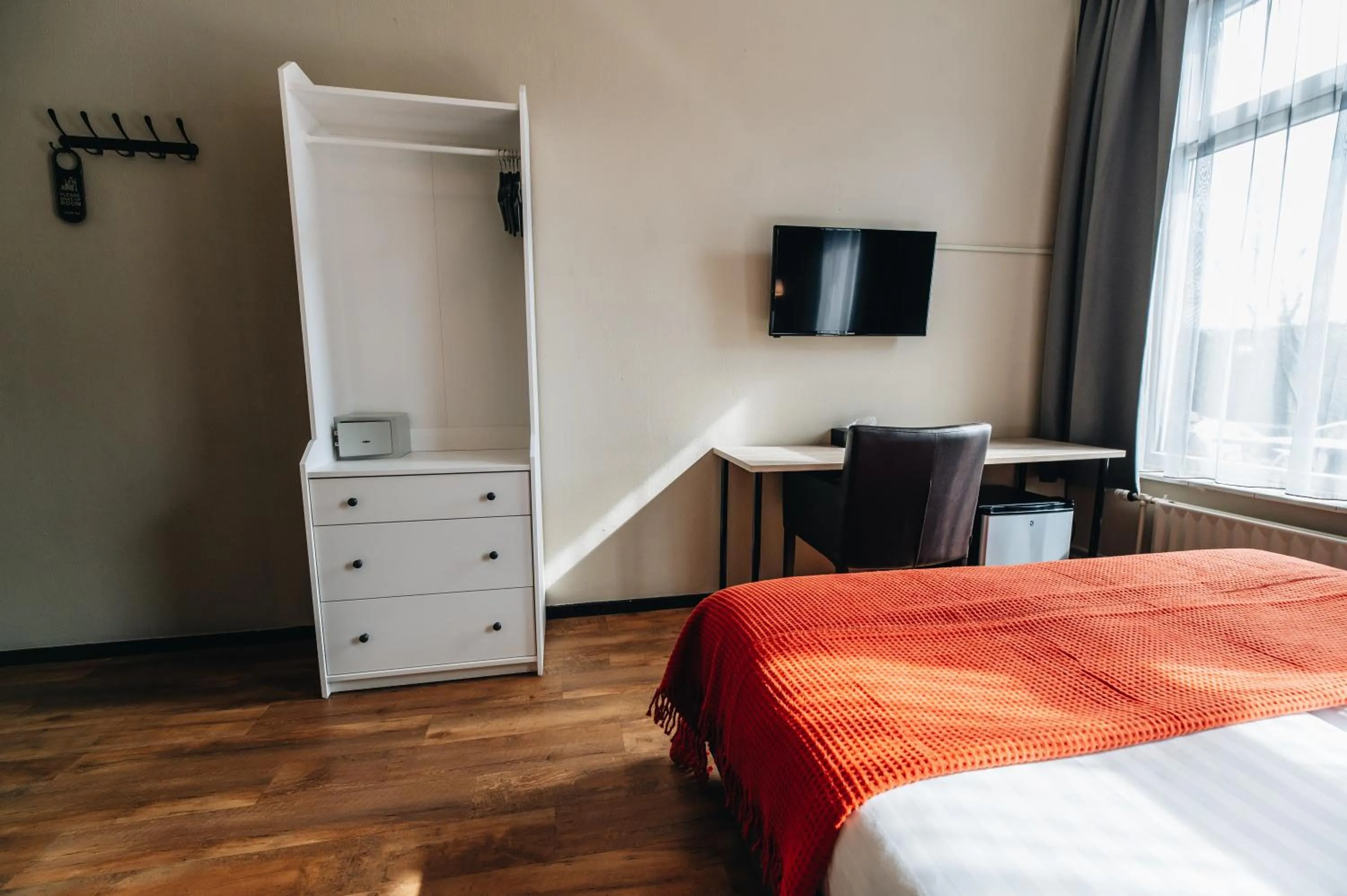 Photo of the whole room, Bed in Hotel Renesse