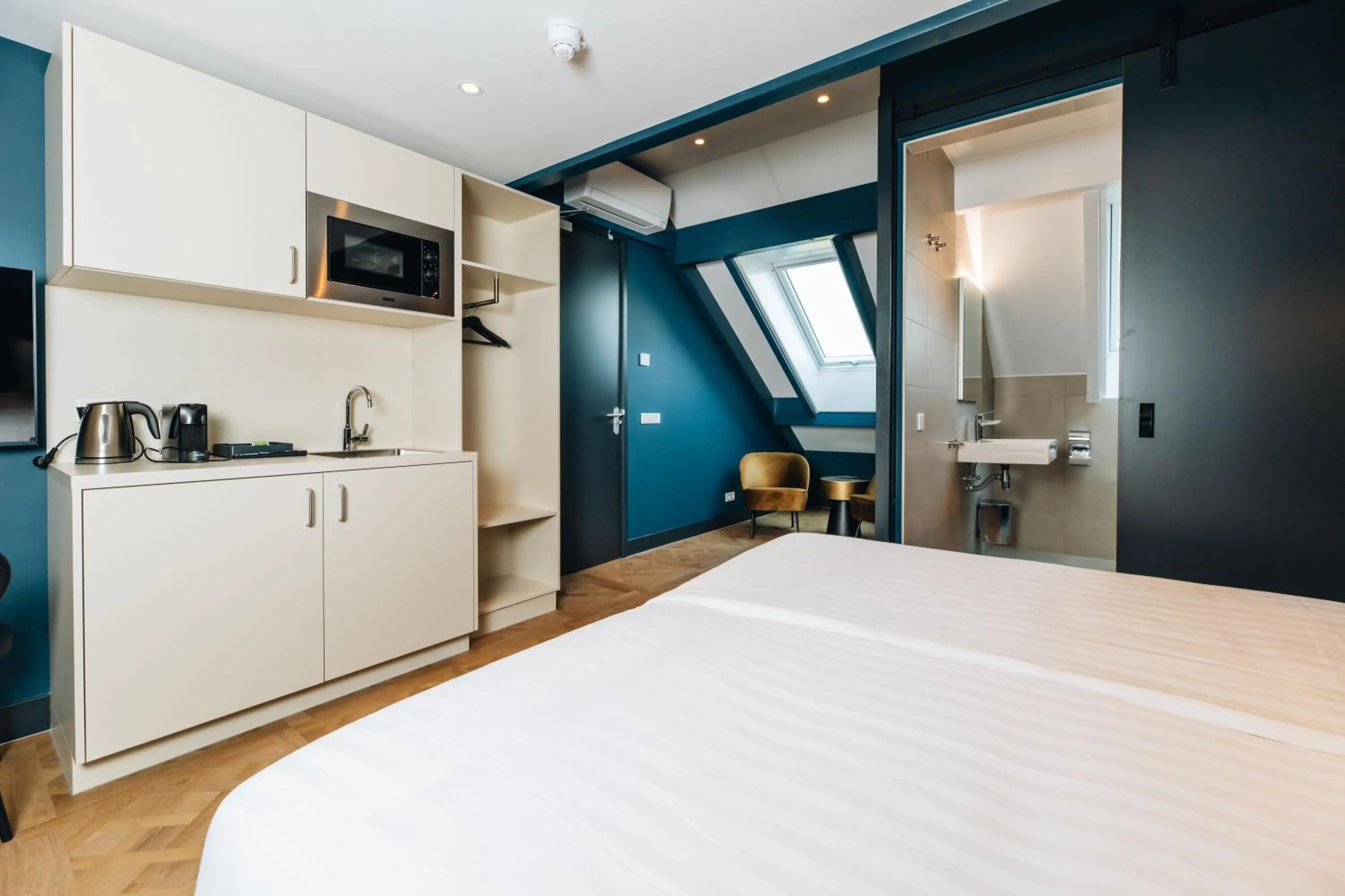 Photo of the whole room, Bed in Hotel Renesse