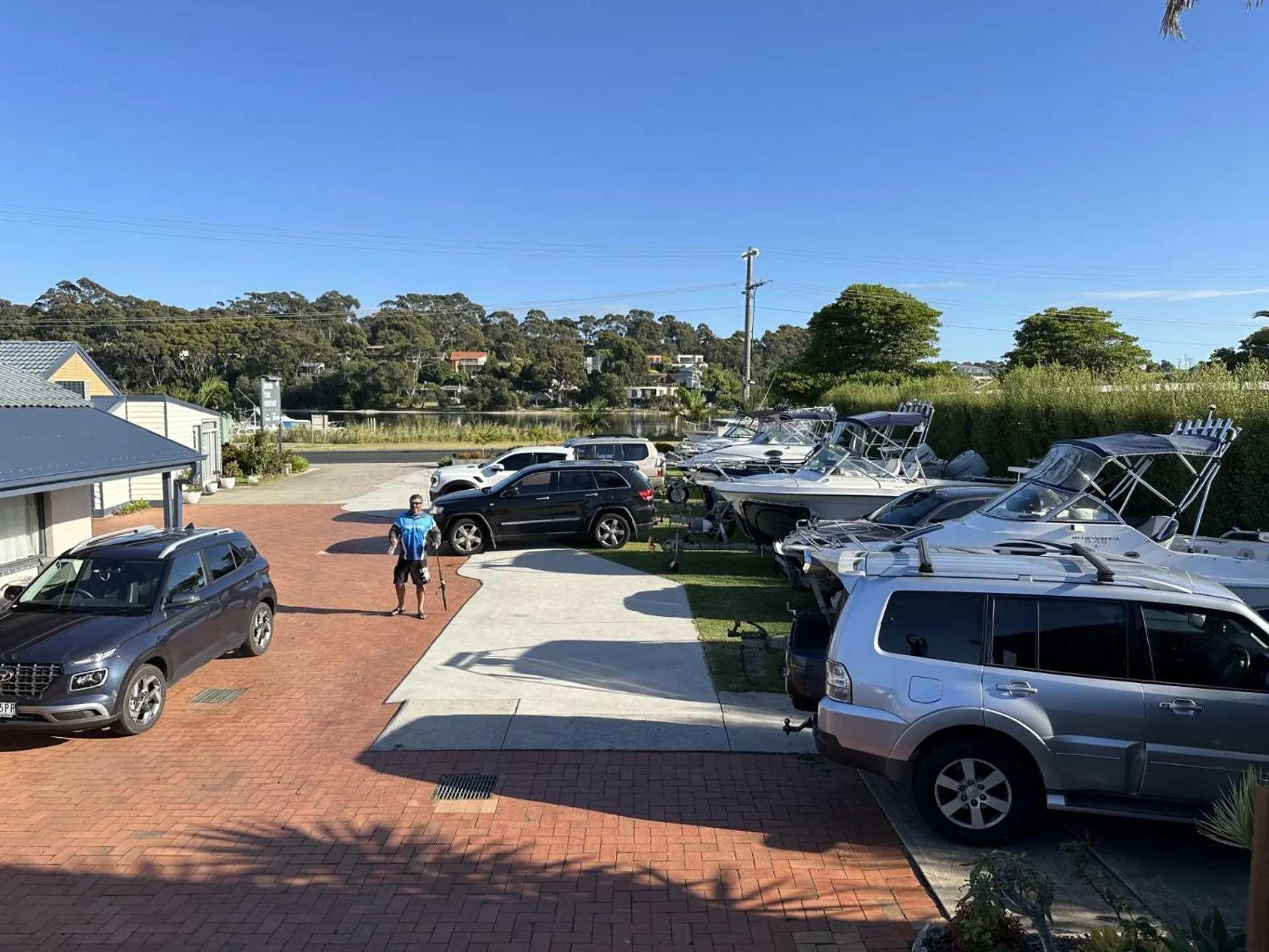 Parking in Lakeside Motel Waterfront
